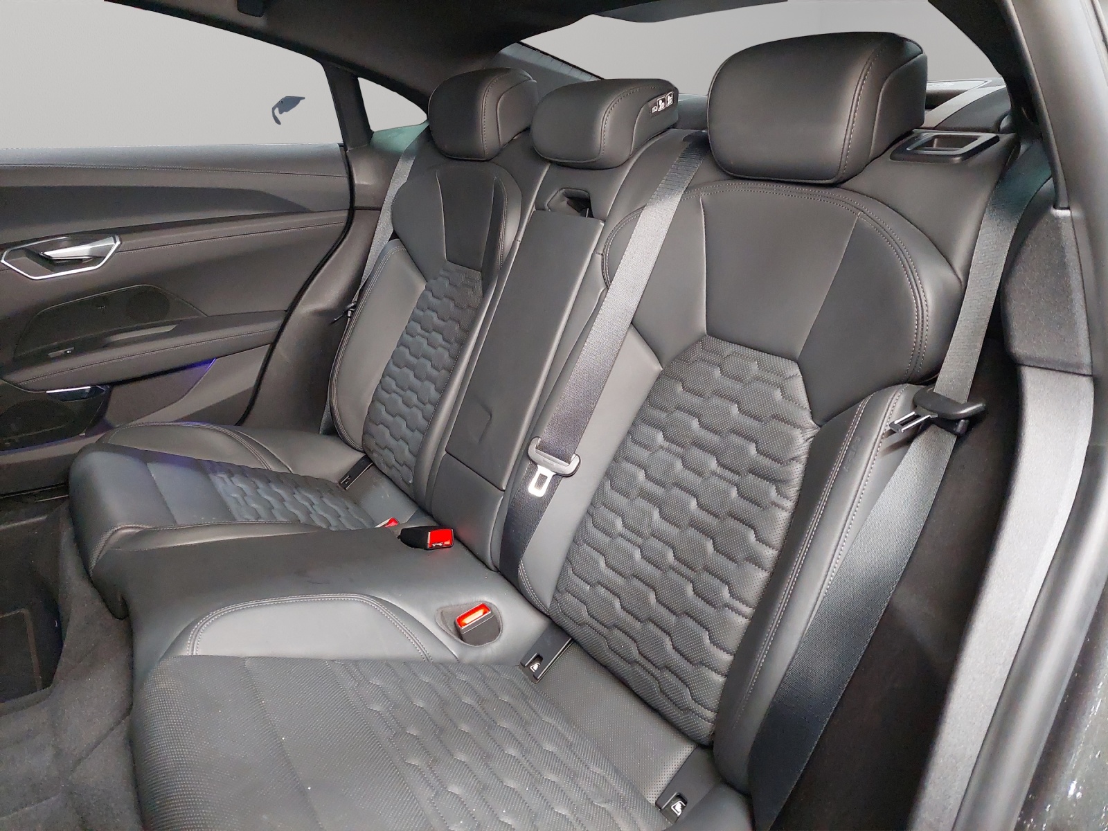 AUDI e-tron GT quattro-image-7