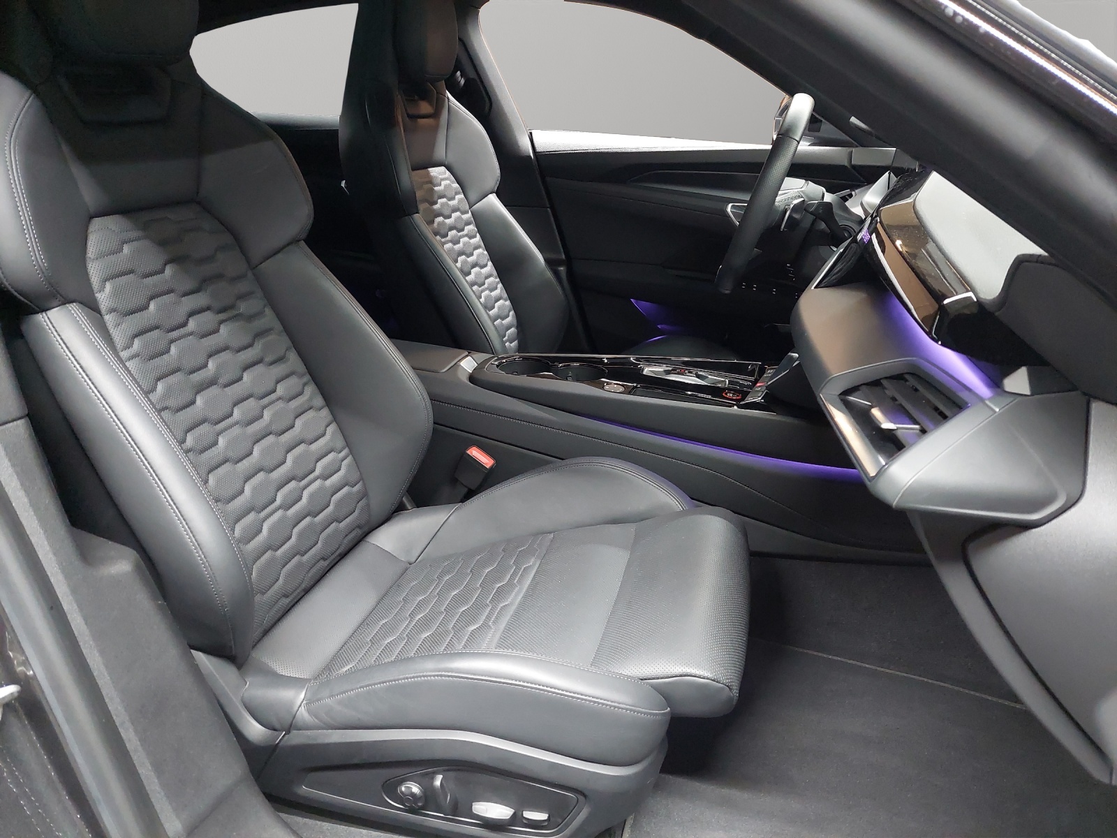 AUDI e-tron GT quattro-image-8