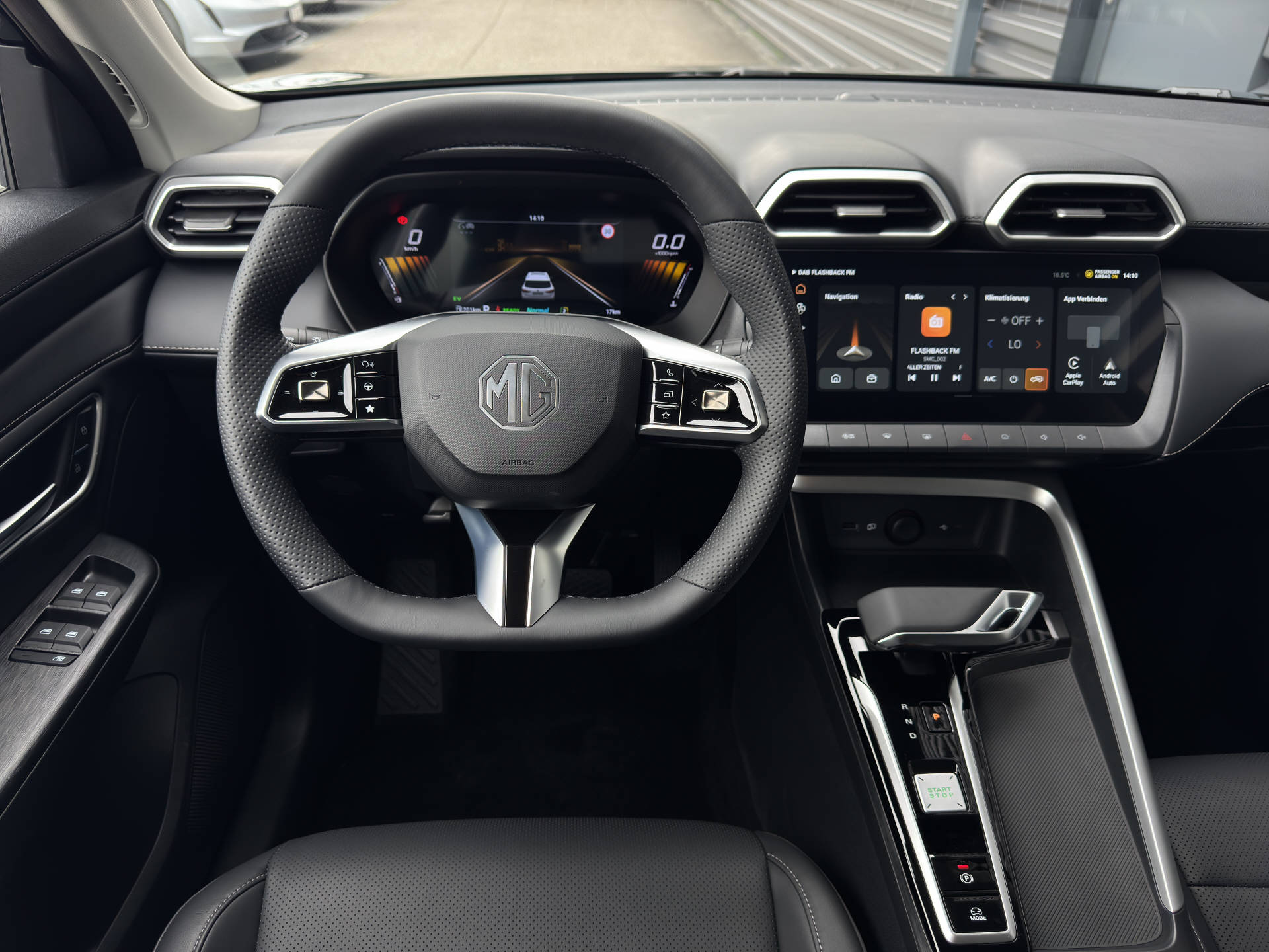 MG ZS 1.5 Hybrid+ Luxury-image-10