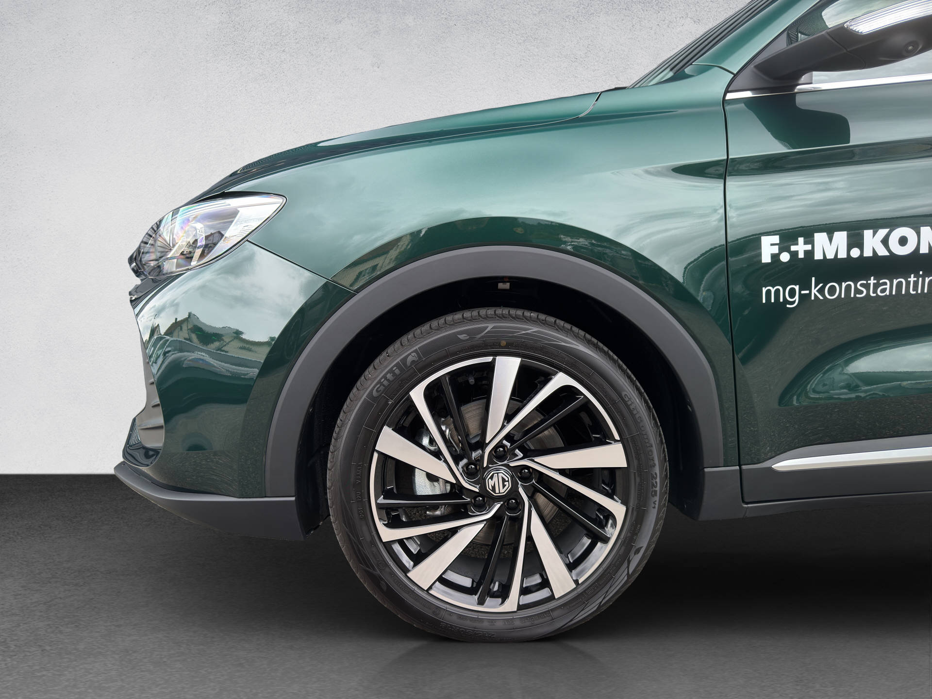 MG ZS 1.5 Hybrid+ Luxury-image-2