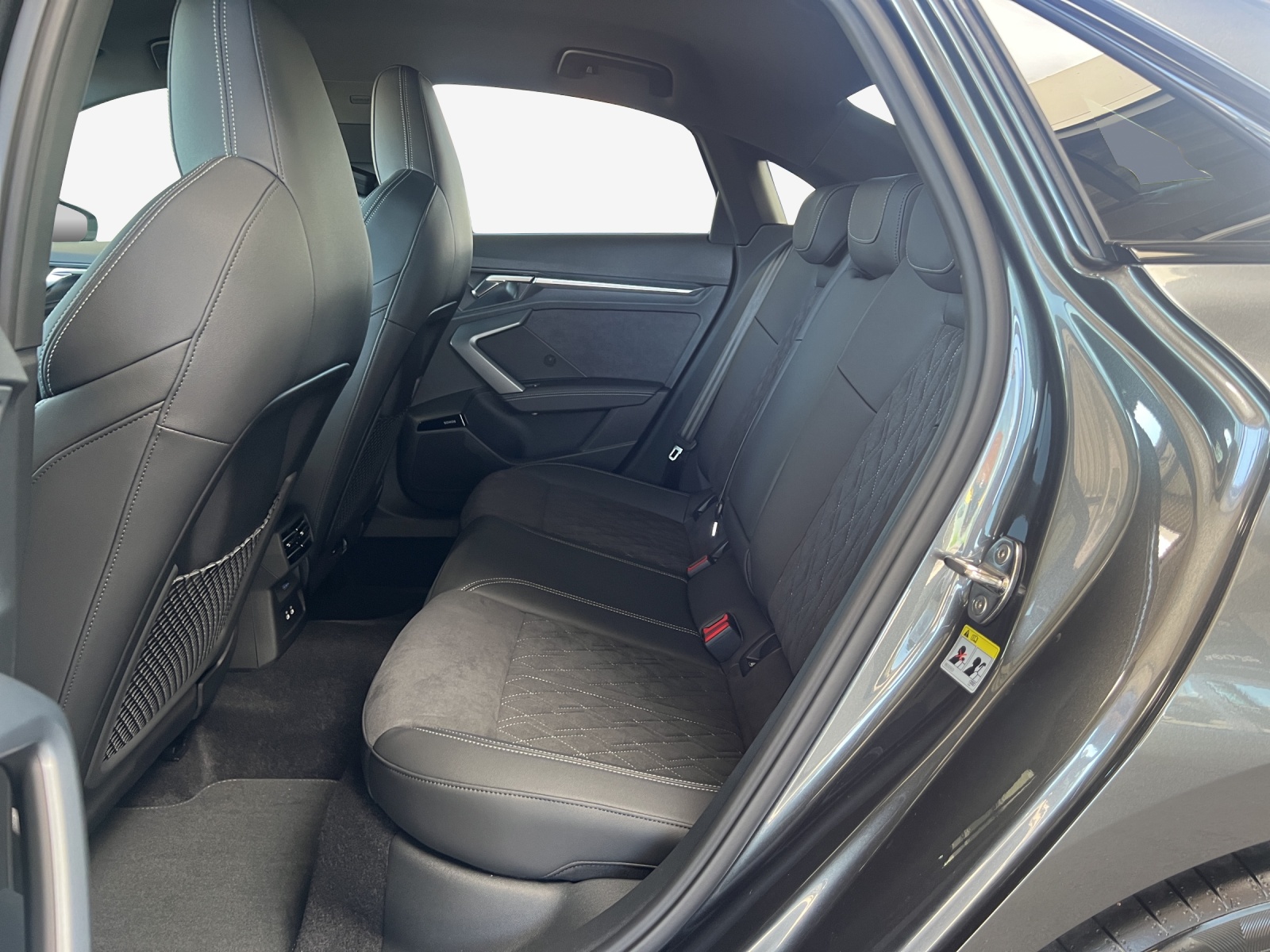 AUDI A3 Limousine TFSI 110 kW S Line S tronic-image-11