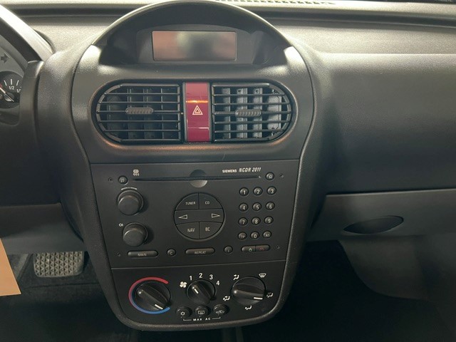 OPEL Corsa 1.4 16V Elegance-image-9
