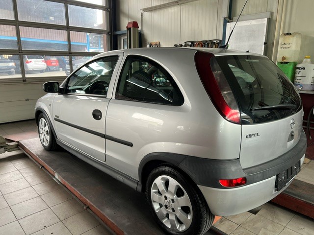 OPEL Corsa 1.4 16V Elegance-image-6