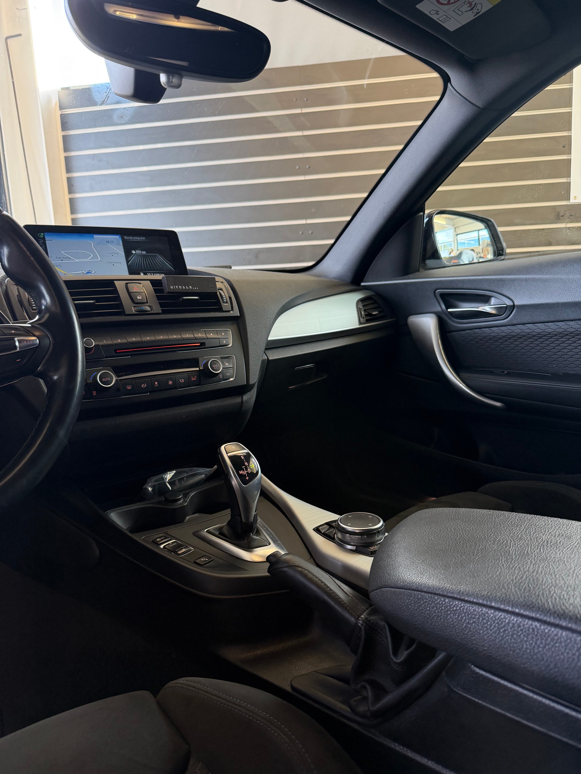 BMW M235i xDrive Coupé-image-11