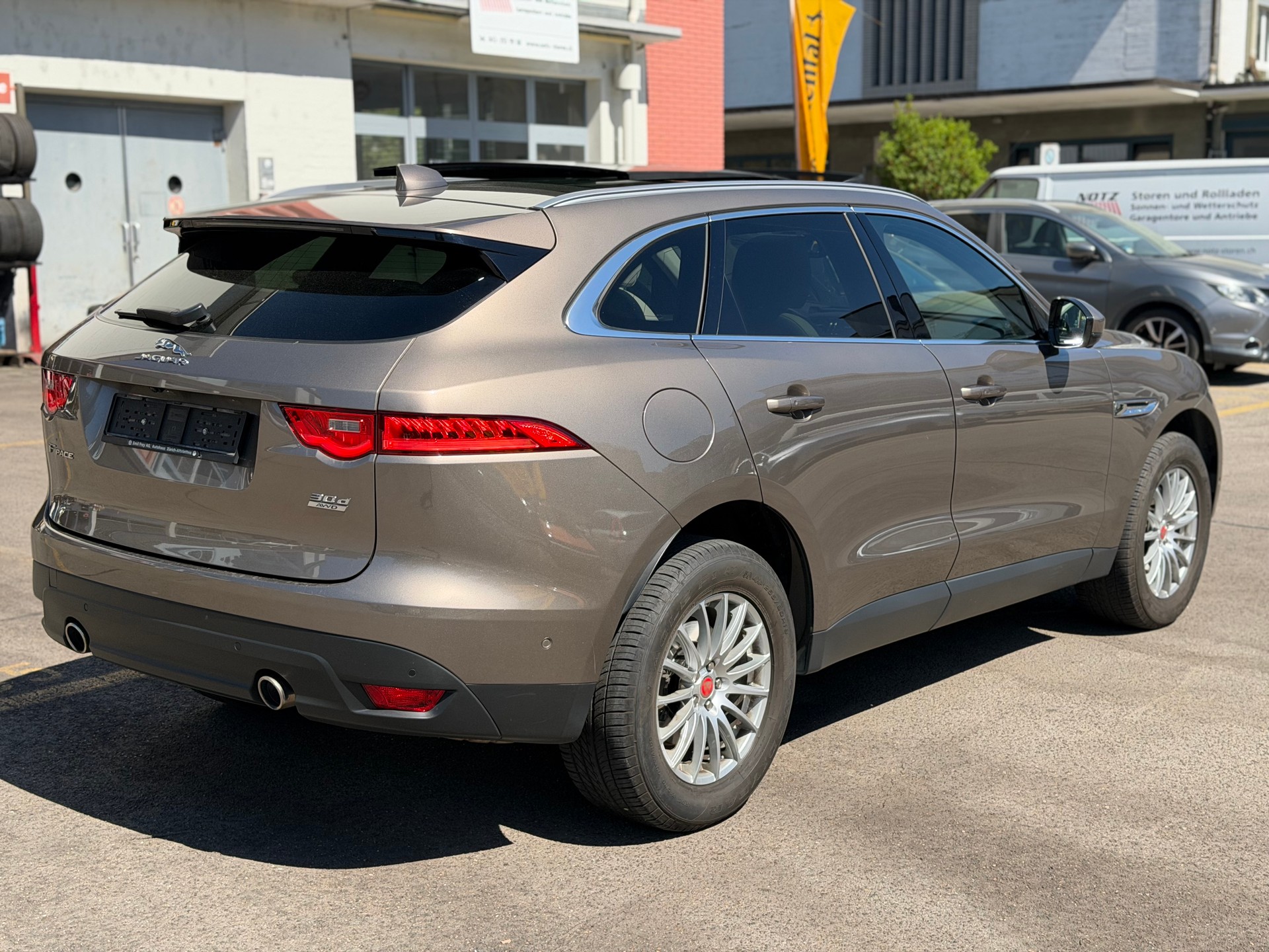 JAGUAR F-Pace 3.0 TD Portfolio AWD Automatik-image-3