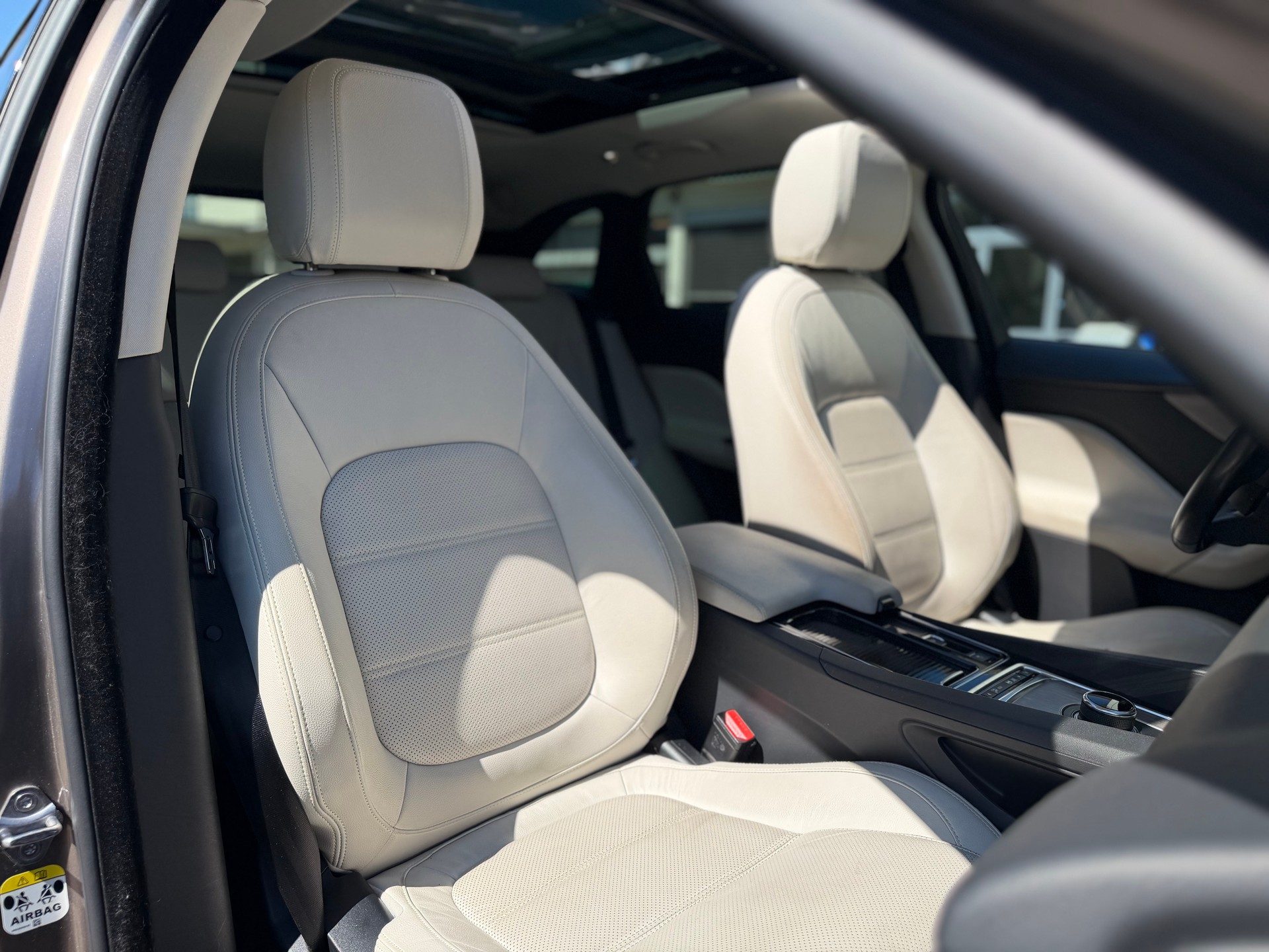 JAGUAR F-Pace 3.0 TD Portfolio AWD Automatik-image-5