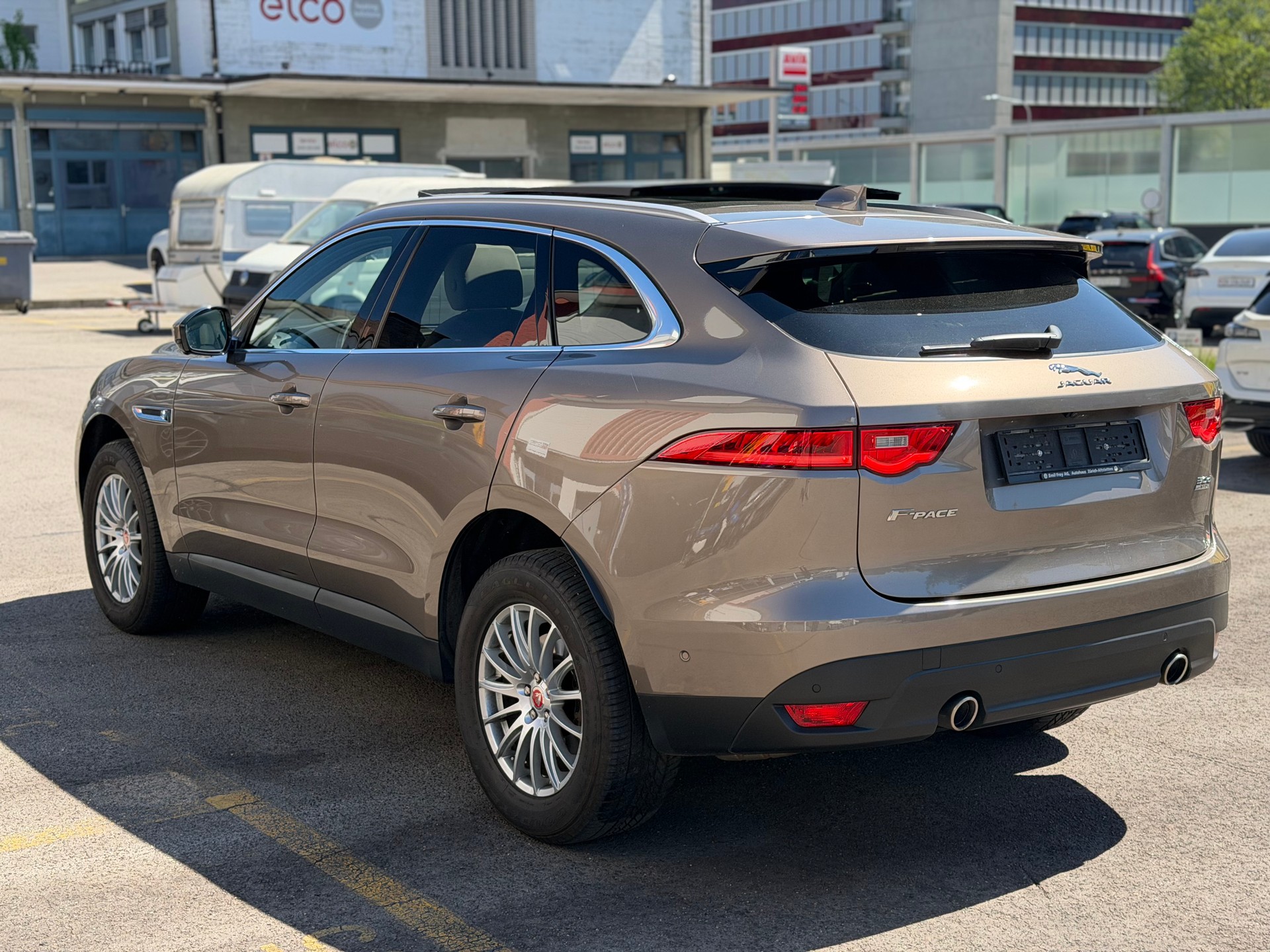JAGUAR F-Pace 3.0 TD Portfolio AWD Automatik-image-2