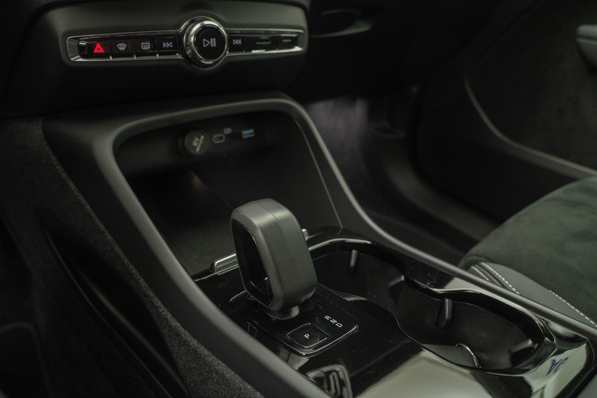 VOLVO C40 P8 Twin Recharge Ultimate AWD-image-11