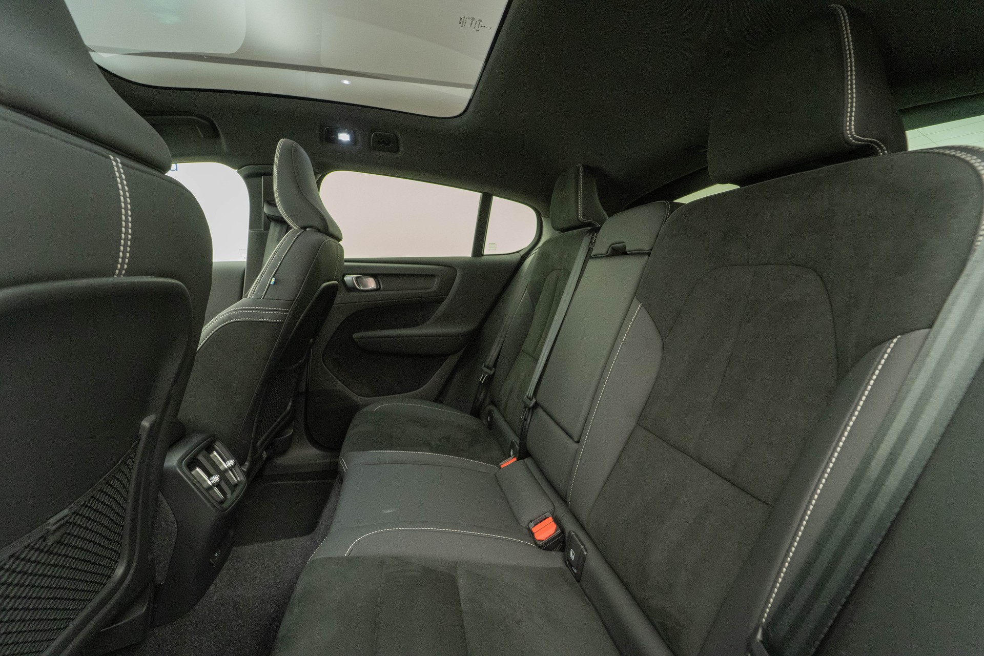 VOLVO C40 P8 Twin Recharge Ultimate AWD-image-8