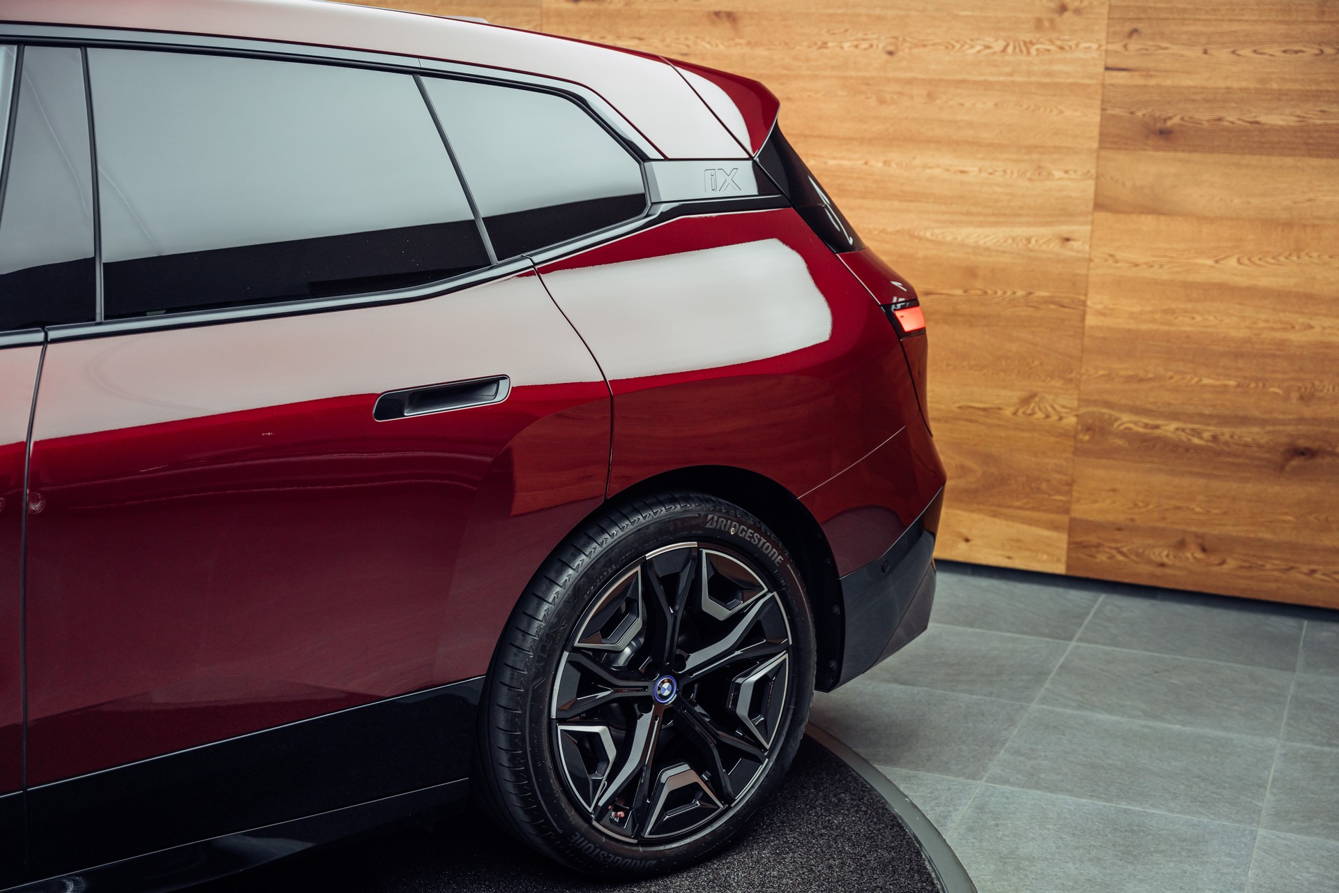 BMW iX xDrive40 Launch Edition-image-18