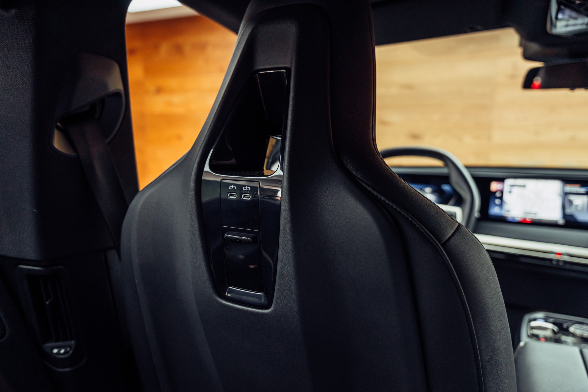 BMW iX xDrive40 Launch Edition-image-8