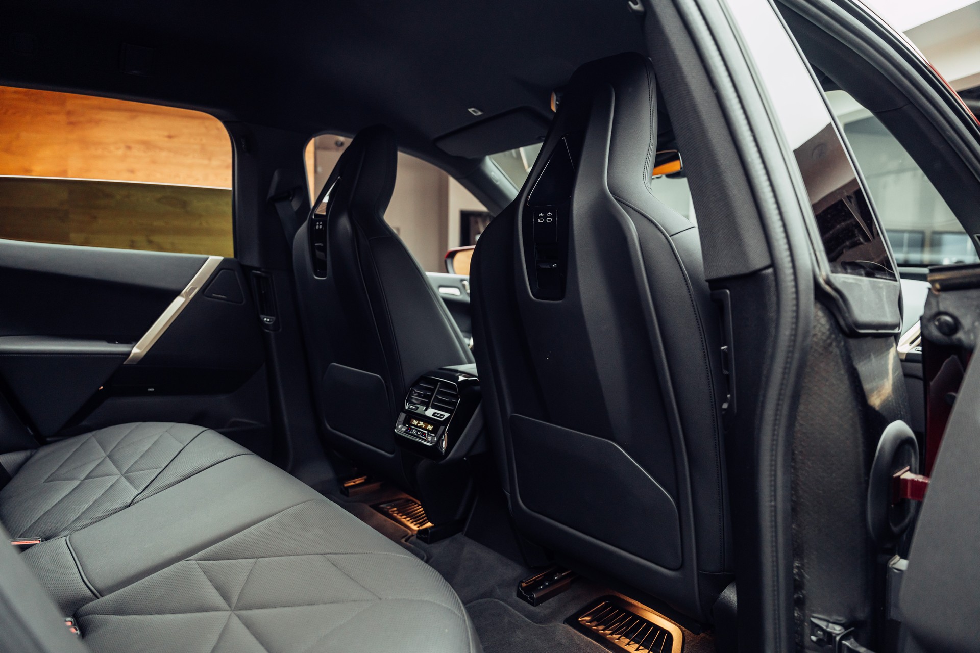 BMW iX xDrive40 Launch Edition-image-7