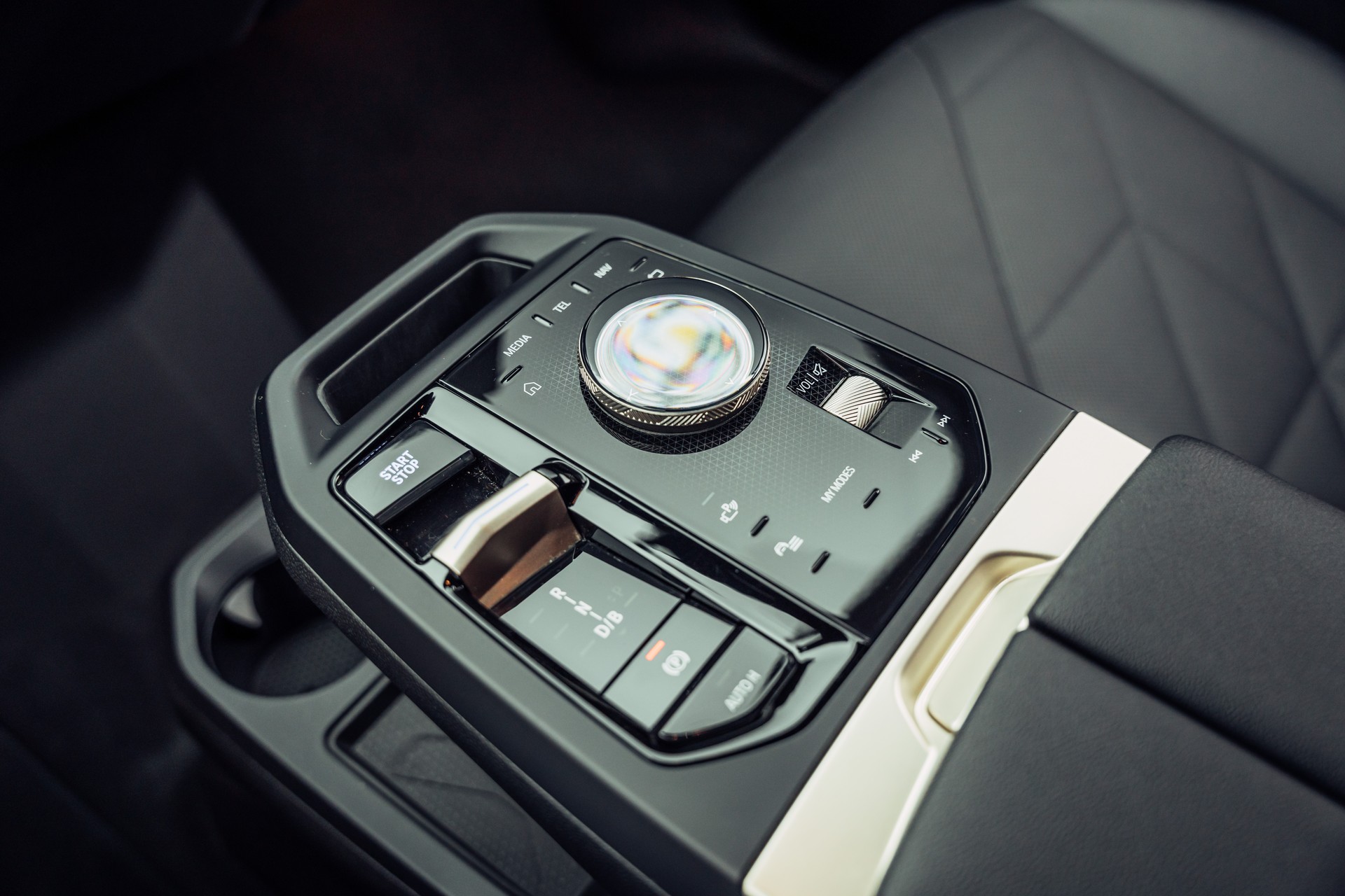 BMW iX xDrive40 Launch Edition-image-11