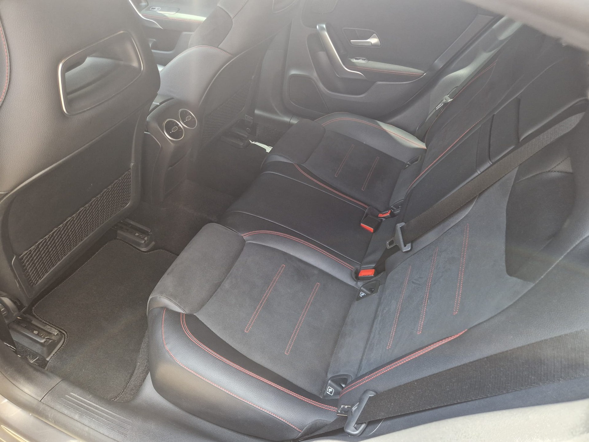 MERCEDES-BENZ CLA 250 AMG Line 4matic-image-18