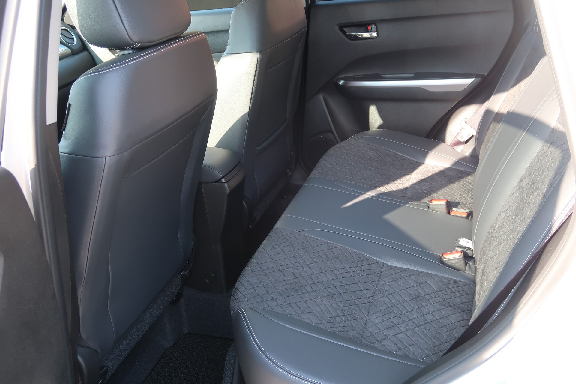 SUZUKI Vitara 1.4 Boosterjet Compact Top 4x4 Hybrid Automatic Panoramadach-image-9