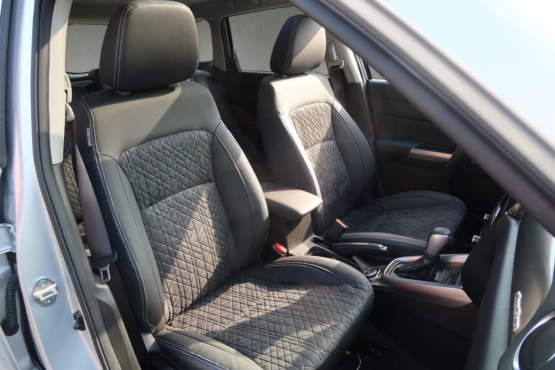 SUZUKI Vitara 1.4 Boosterjet Compact Top 4x4 Hybrid Automatic Panoramadach-image-8