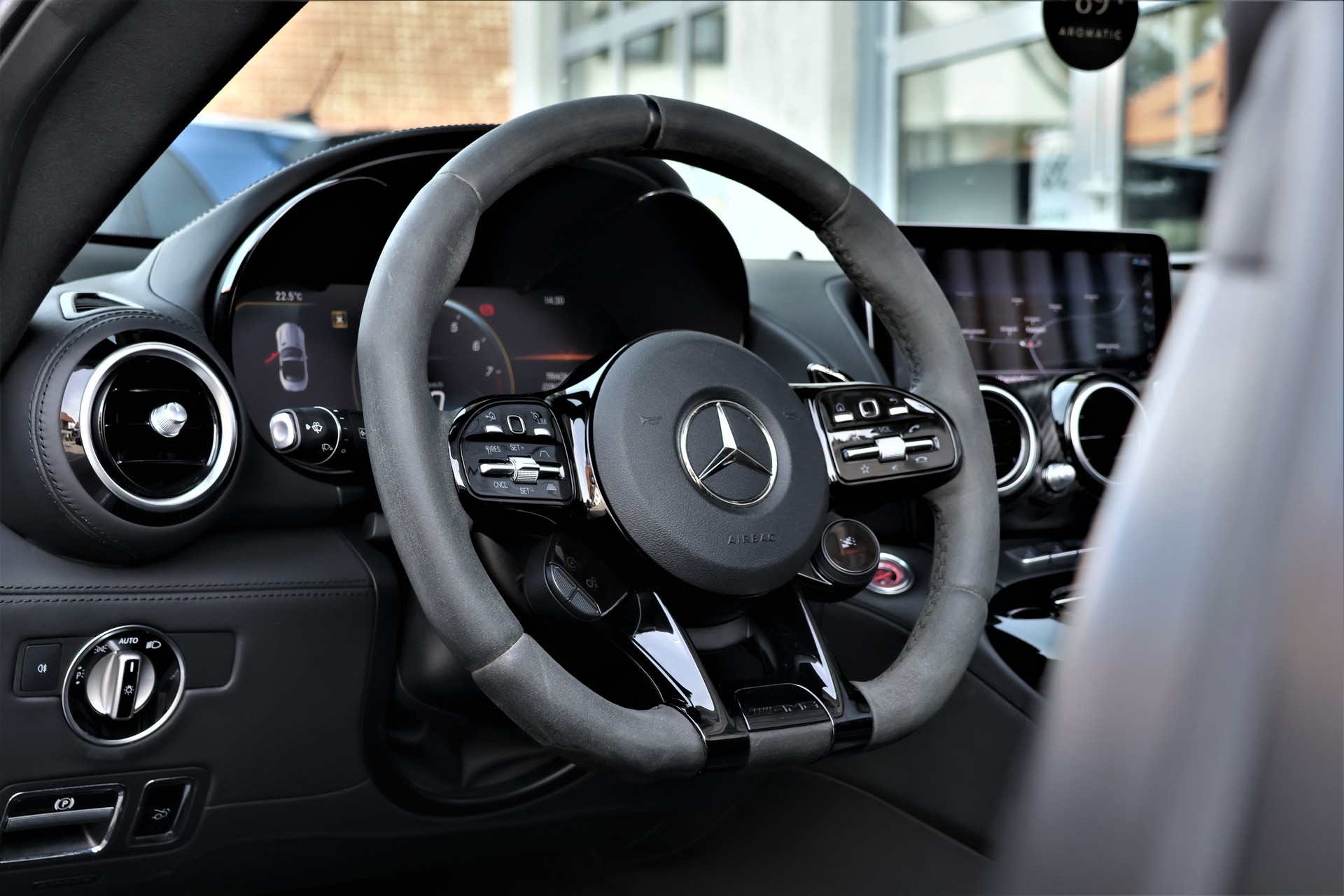 MERCEDES-BENZ AMG GT R Roadster Speedshift DCT "Designo"-image-14