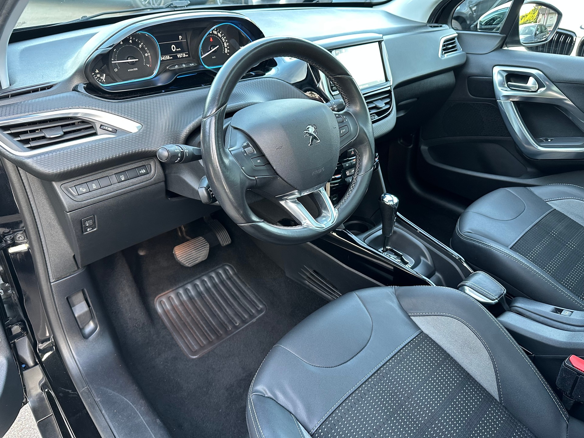 PEUGEOT 2008 1.6 VTI Allure Automatic-image-8