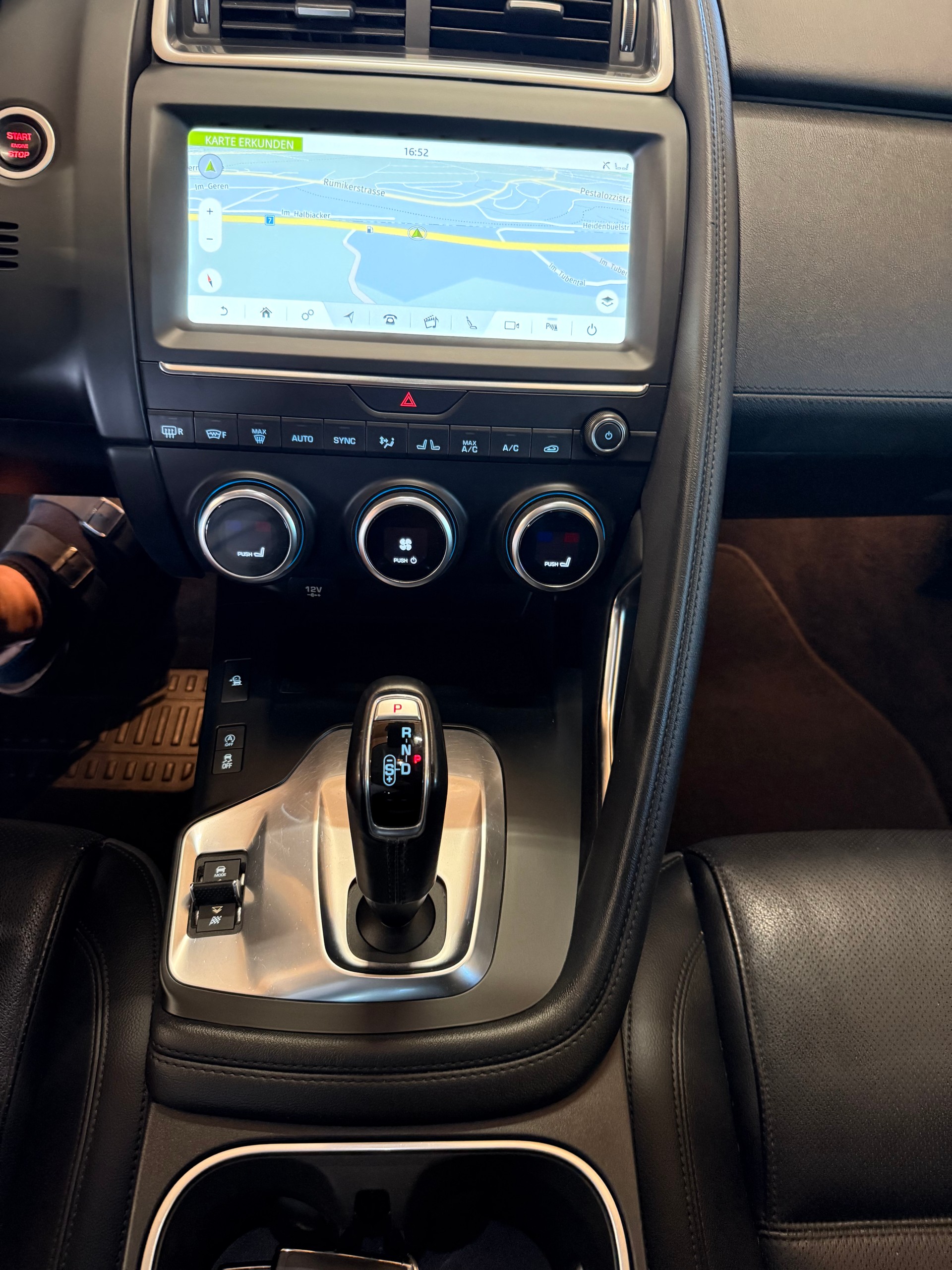 JAGUAR E-Pace 2.0d D180 S AWD Automatik-image-11