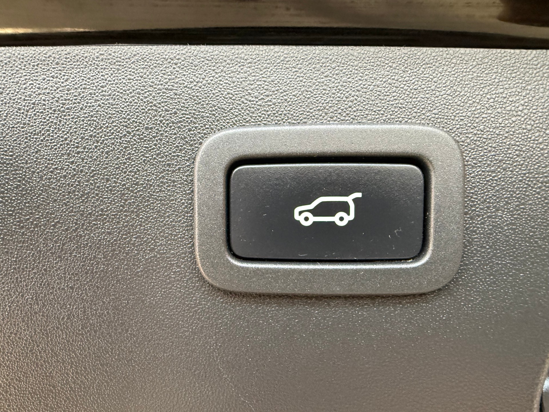 JAGUAR E-Pace 2.0d D180 S AWD Automatik-image-15