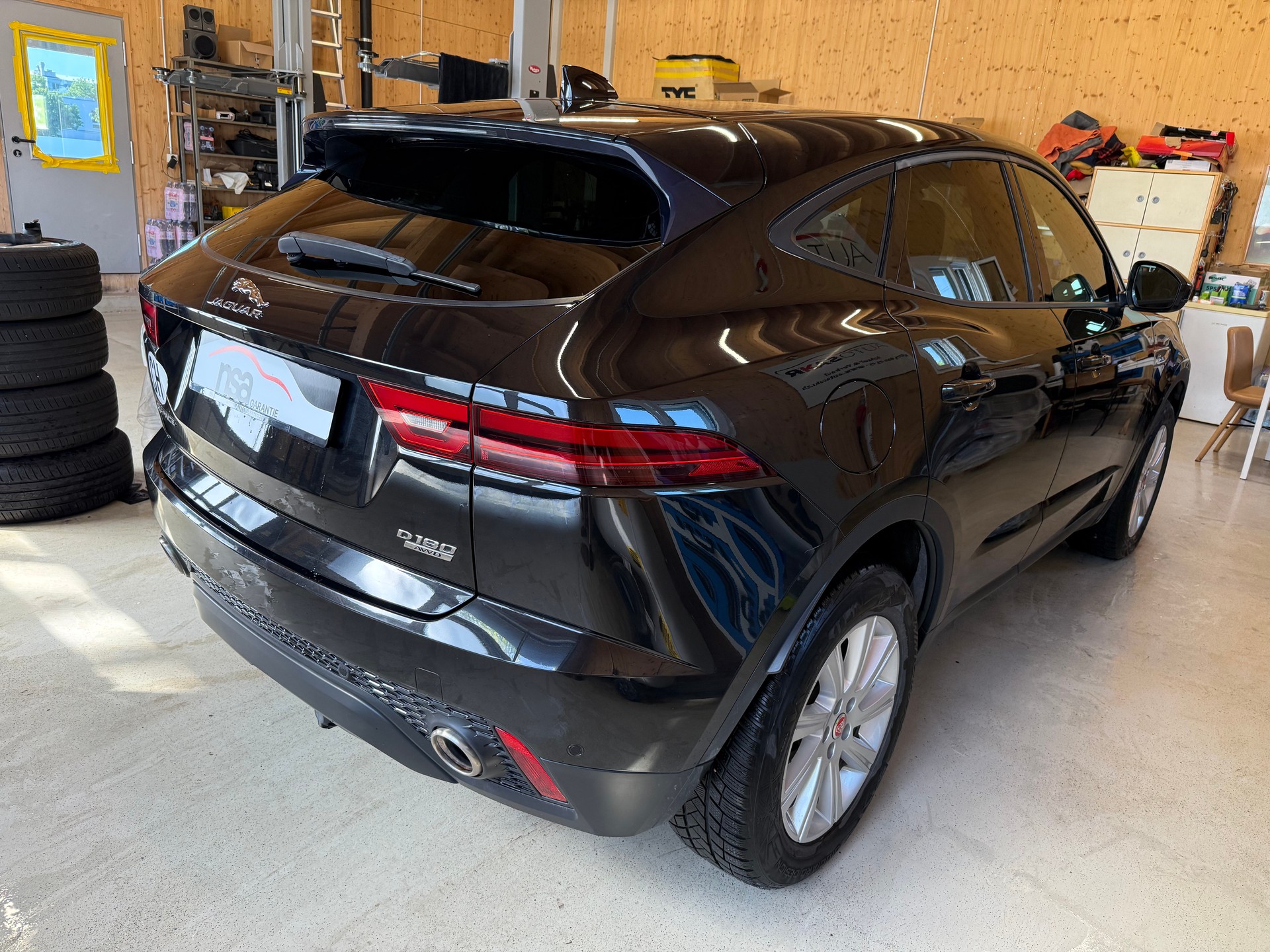 JAGUAR E-Pace 2.0d D180 S AWD Automatik-showroom-element-3