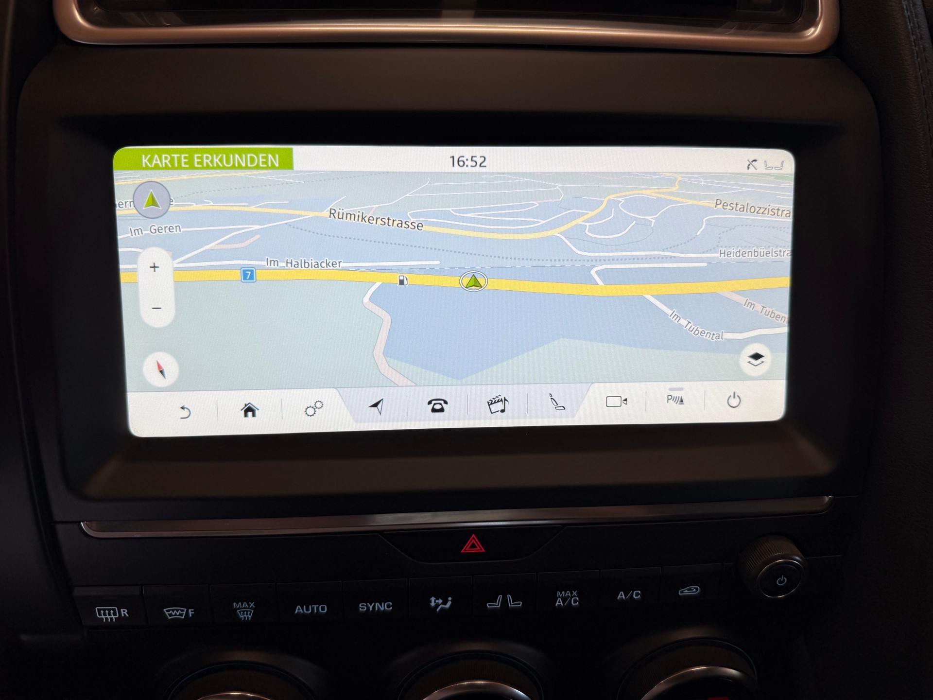 JAGUAR E-Pace 2.0d D180 S AWD Automatik-image-12