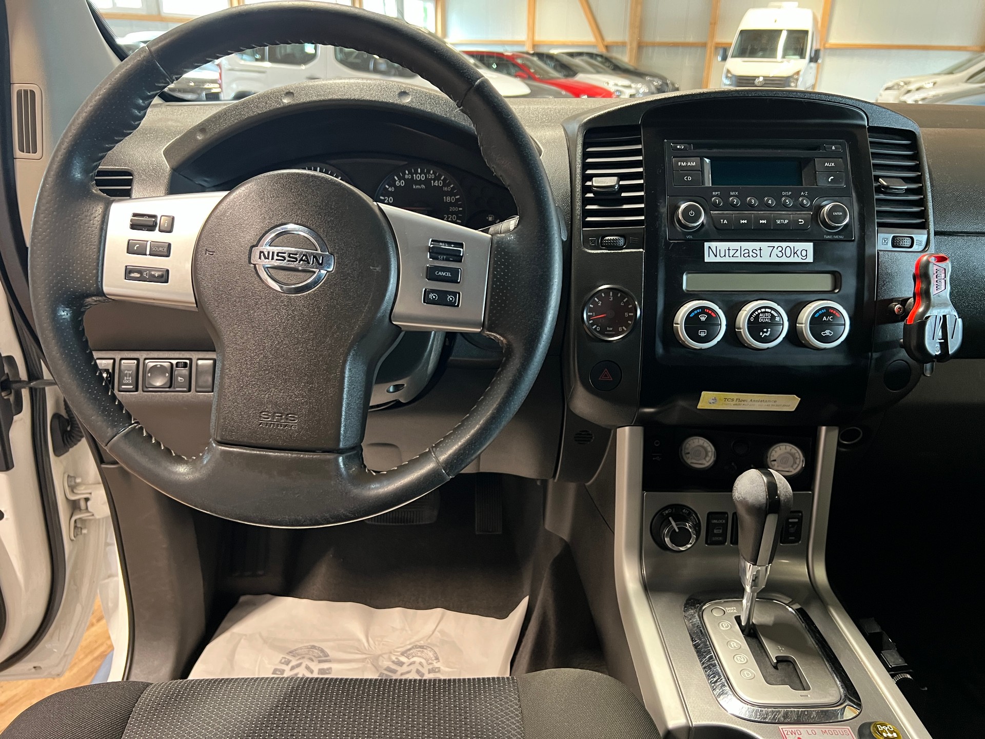 NISSAN Navara Double Cab SE 2.5 dCi 4WD LB Automat-image-10