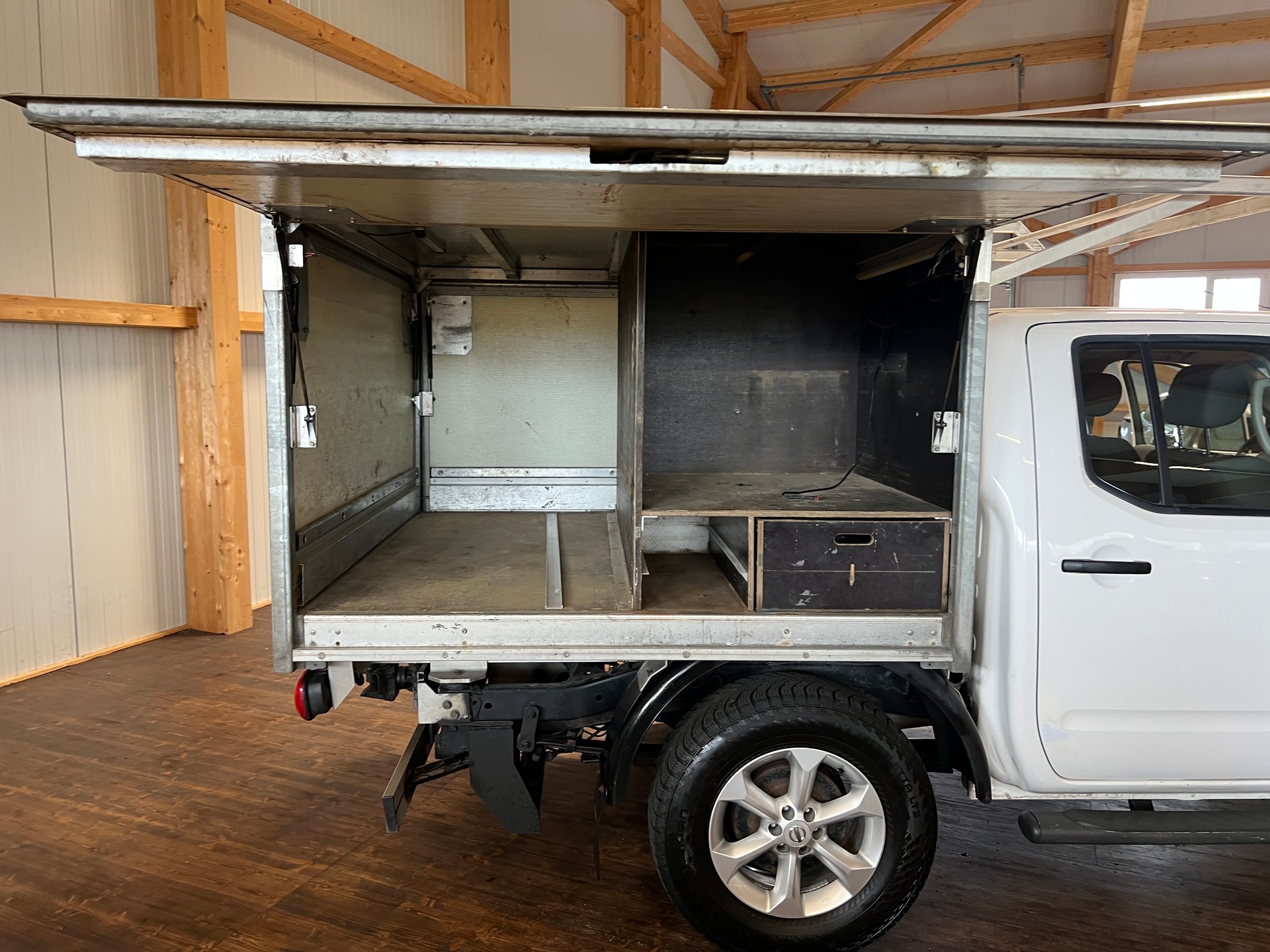 NISSAN Navara Double Cab SE 2.5 dCi 4WD LB Automat-image-16