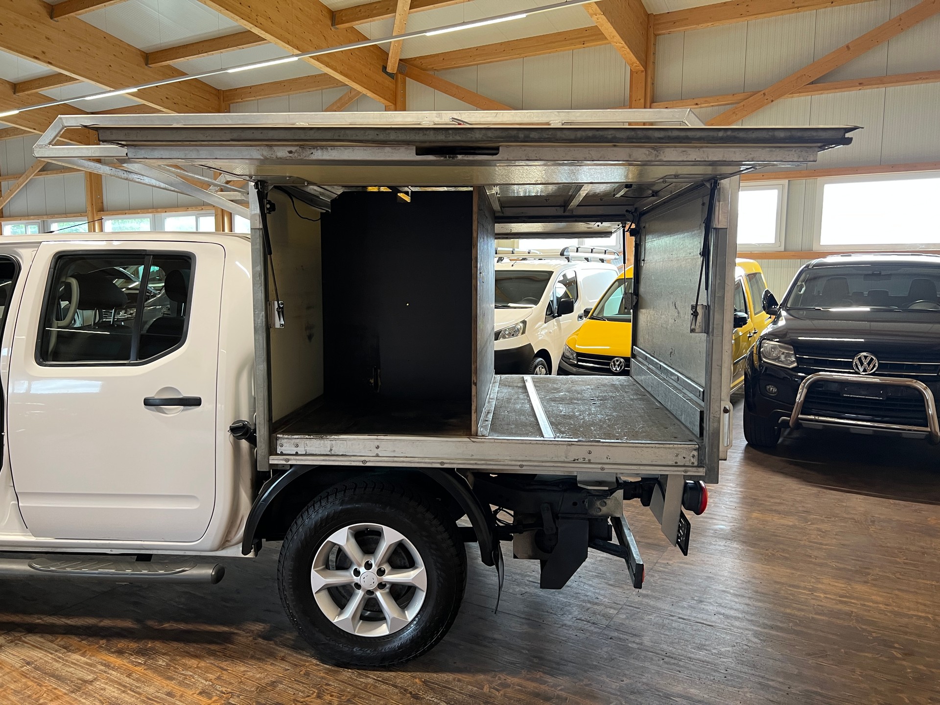 NISSAN Navara Double Cab SE 2.5 dCi 4WD LB Automat-image-17