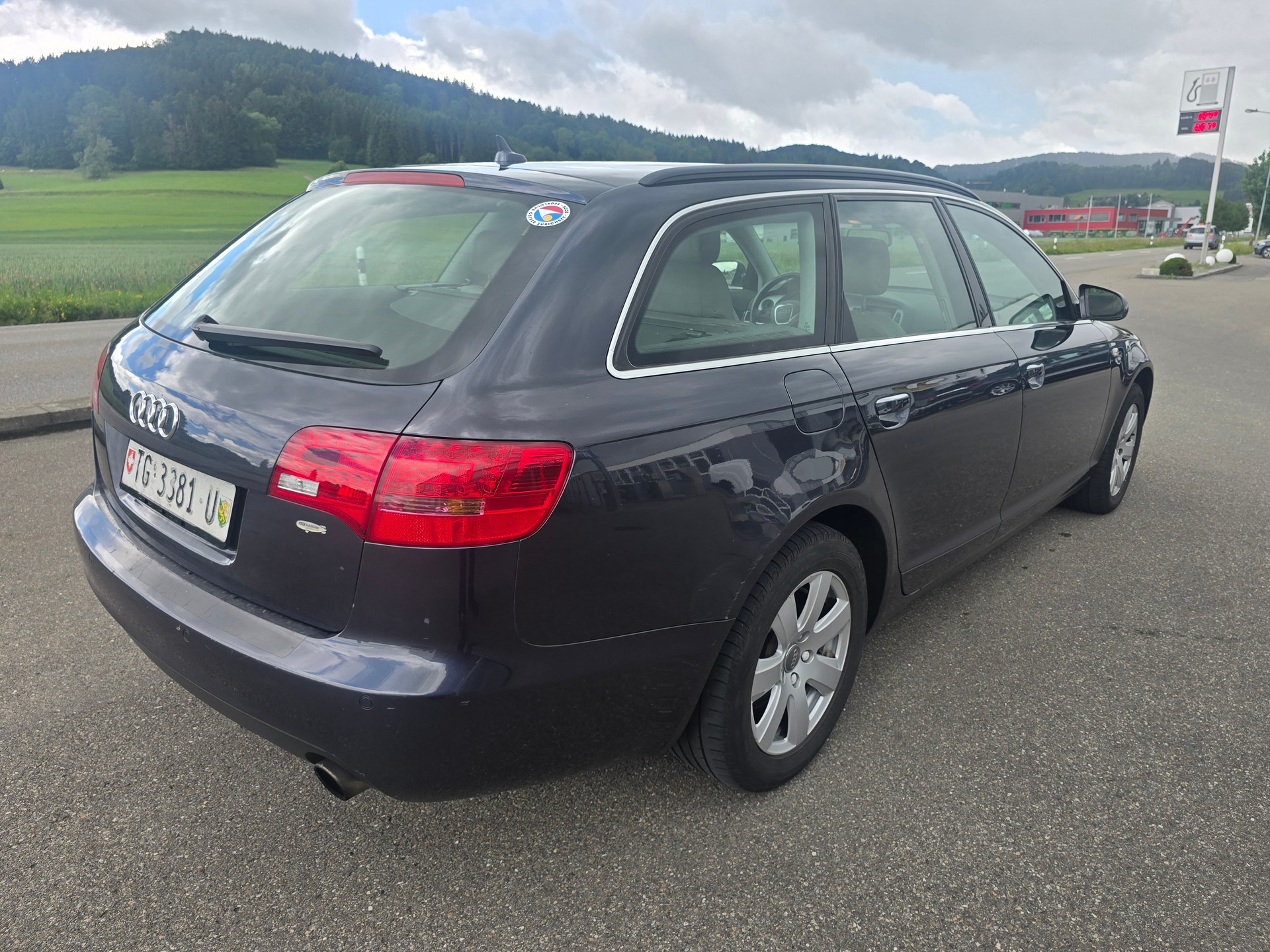 AUDI A6 Avant Quattro 2.8-image-2