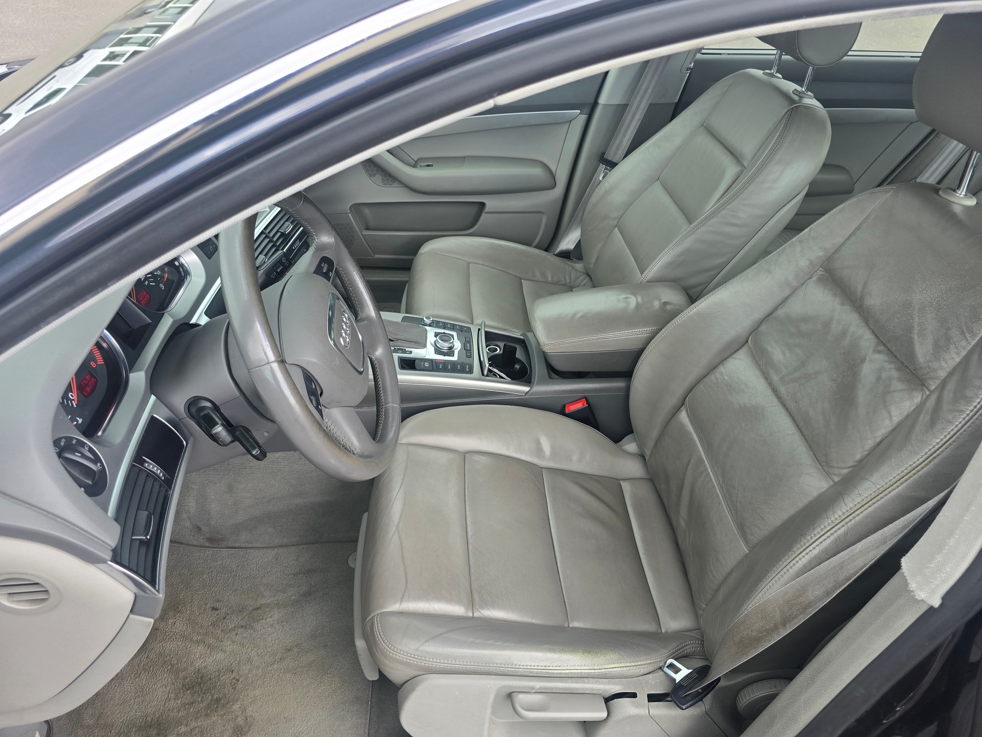 AUDI A6 Avant Quattro 2.8-image-6