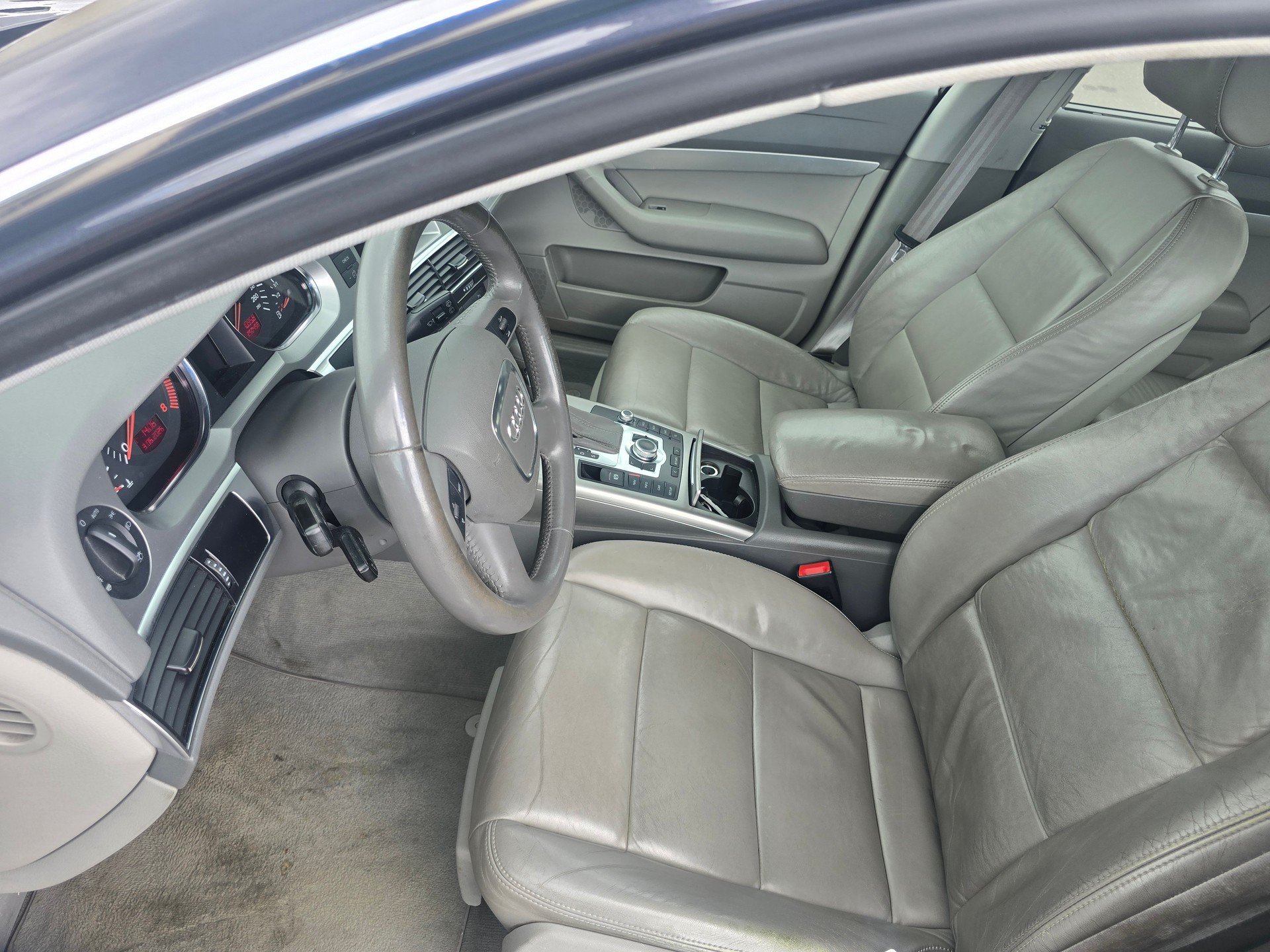 AUDI A6 Avant Quattro 2.8-image-7