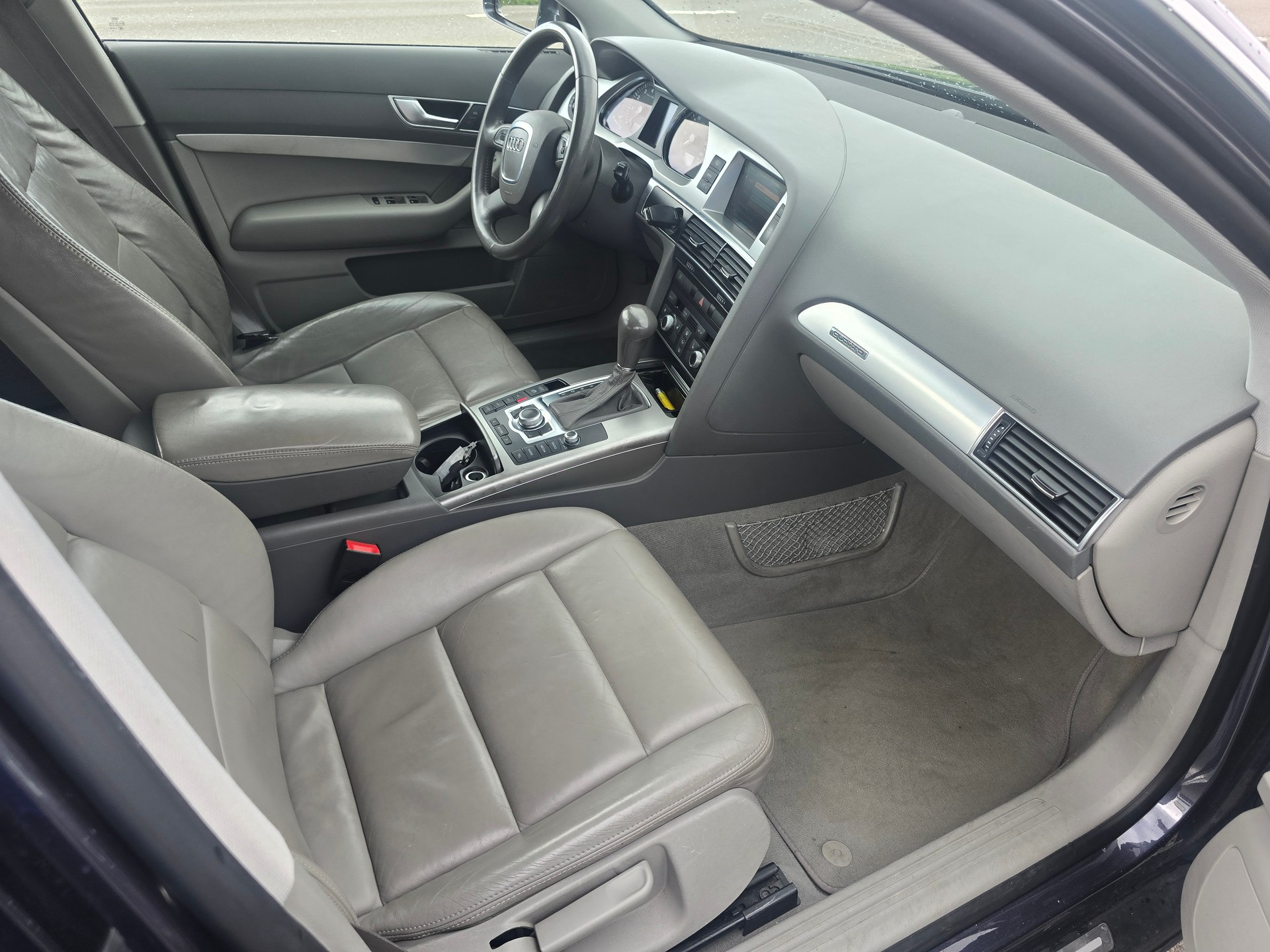 AUDI A6 Avant Quattro 2.8-image-11