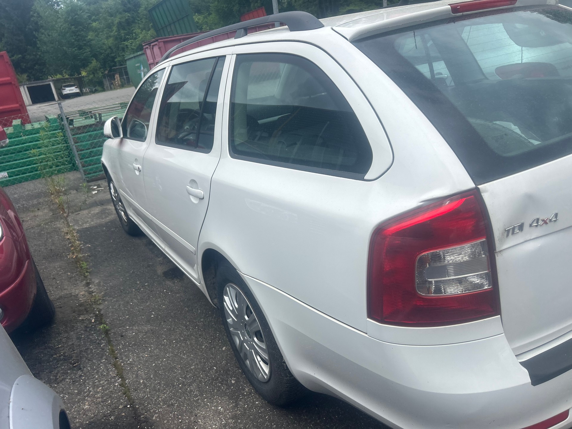 SKODA Octavia Combi 1.6 TDI Stöckli 4x4-image-4