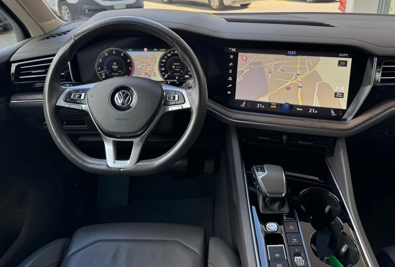 VW Touareg 3.0 TSI Elegance Tiptronic-image-13