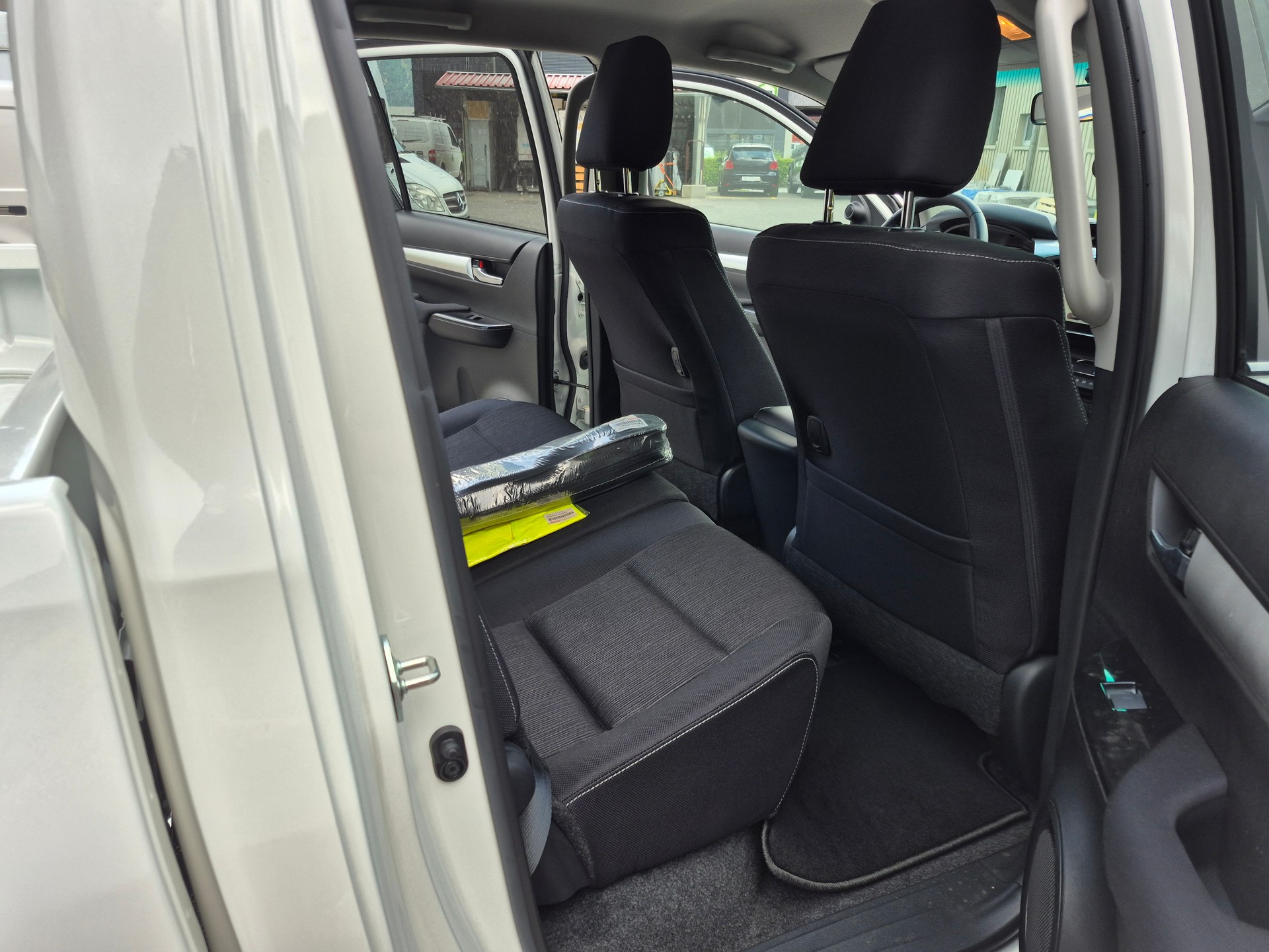 TOYOTA Hilux 2.4d Style Double Cab 4x4 A-image-11