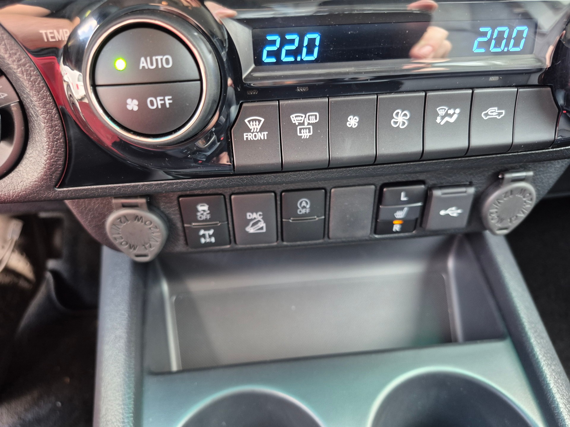 TOYOTA Hilux 2.4d Style Double Cab 4x4 A-image-17