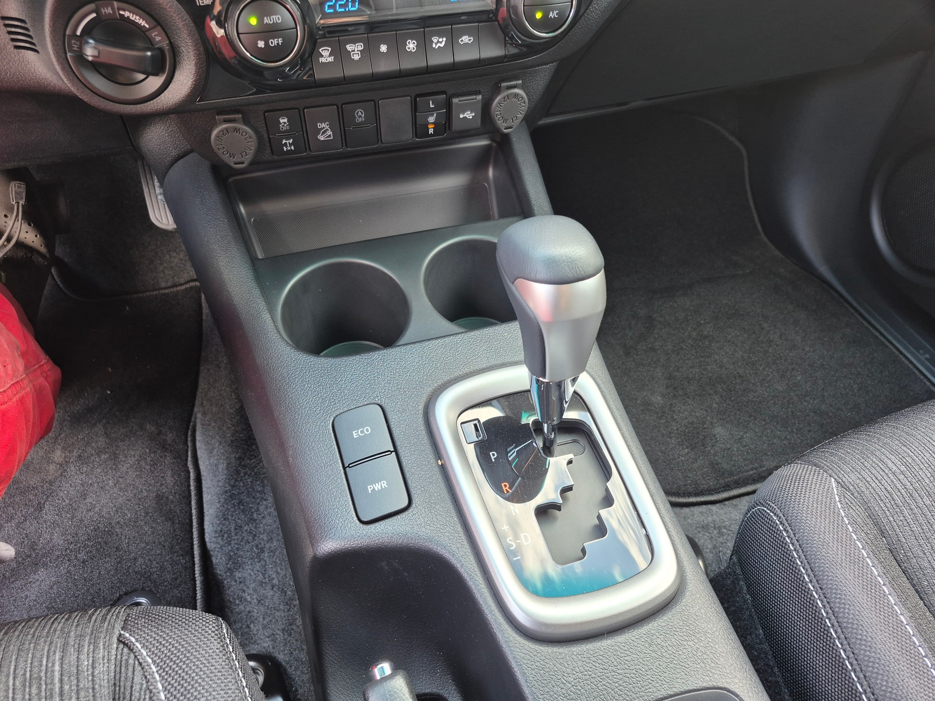 TOYOTA Hilux 2.4d Style Double Cab 4x4 A-image-16