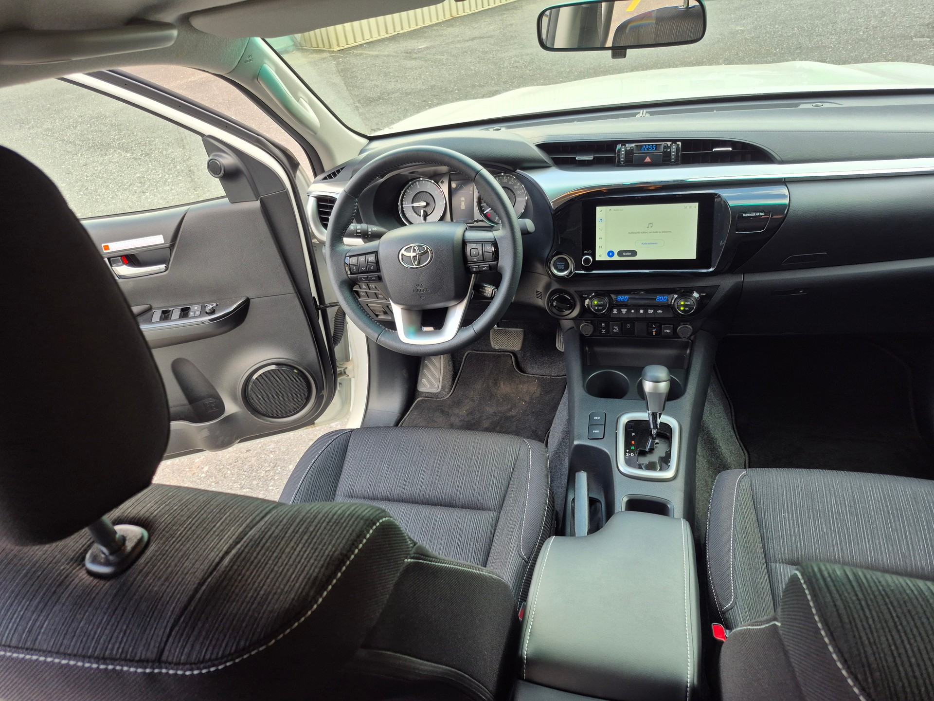 TOYOTA Hilux 2.4d Style Double Cab 4x4 A-image-13