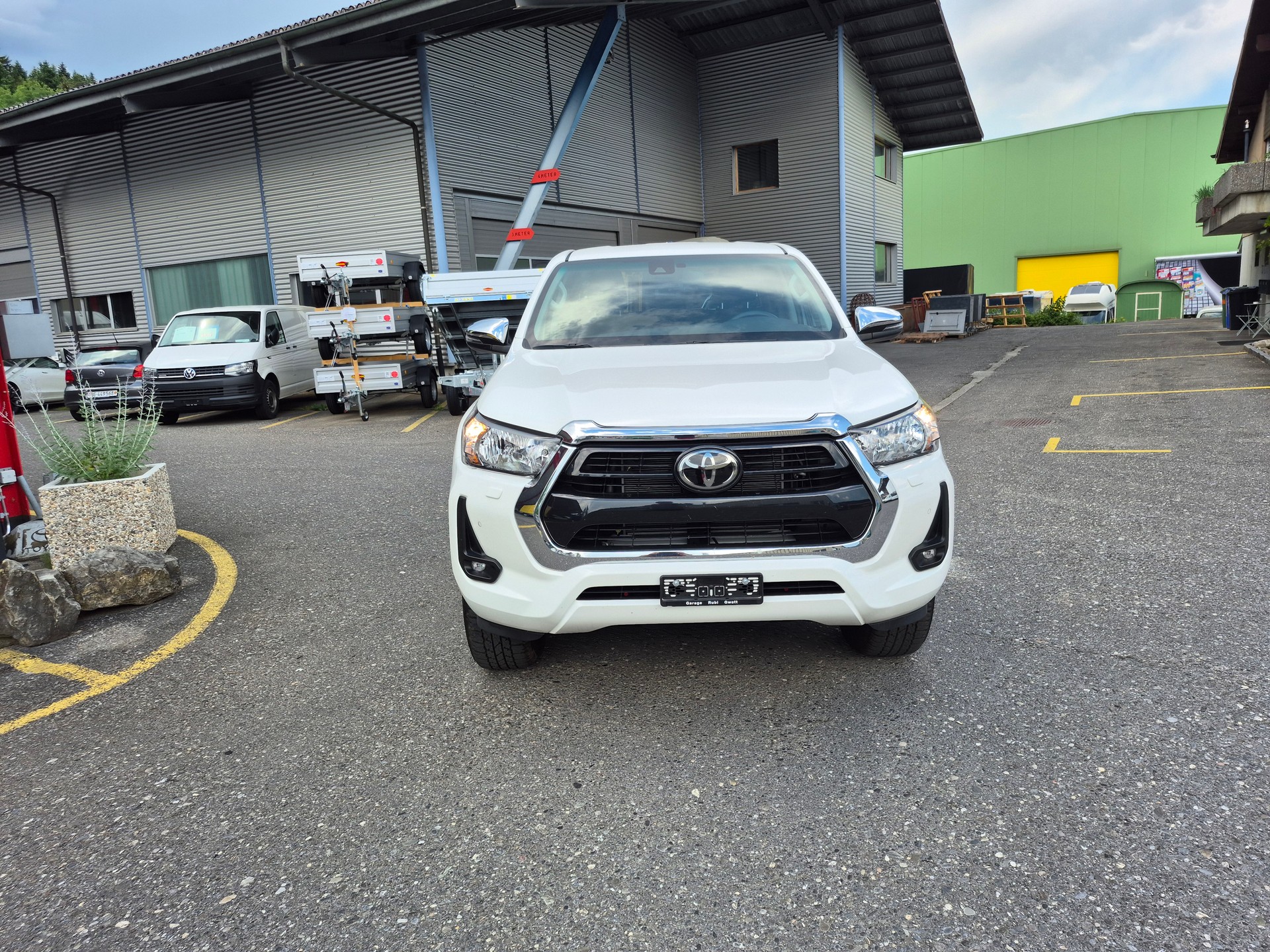 TOYOTA Hilux 2.4d Style Double Cab 4x4 A-showroom-element-1