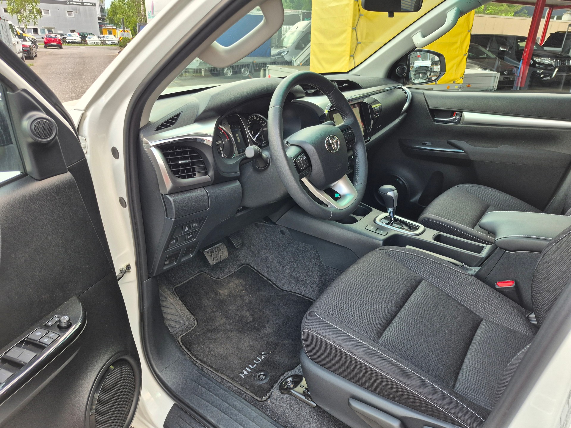 TOYOTA Hilux 2.4d Style Double Cab 4x4 A-image-9