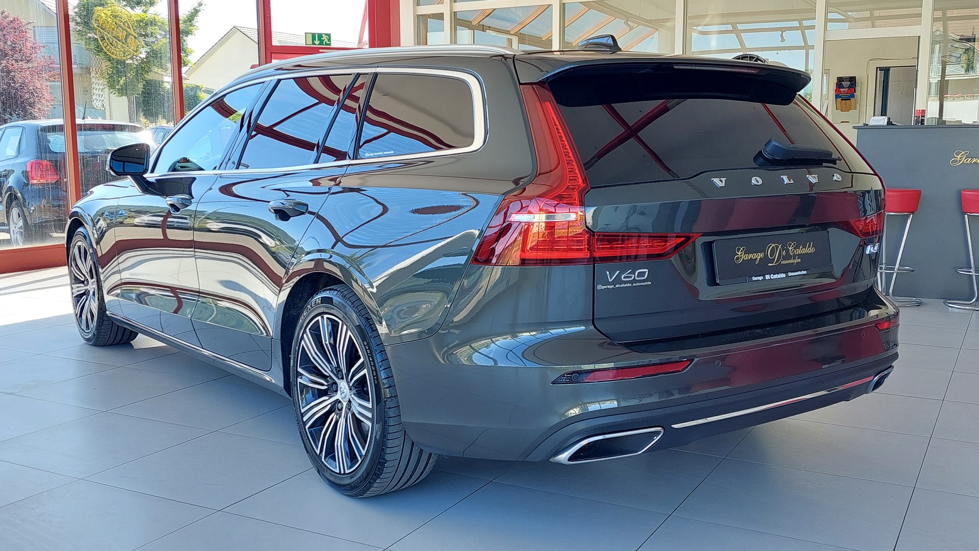 VOLVO V60 D4 Inscription Geartronic-image-1