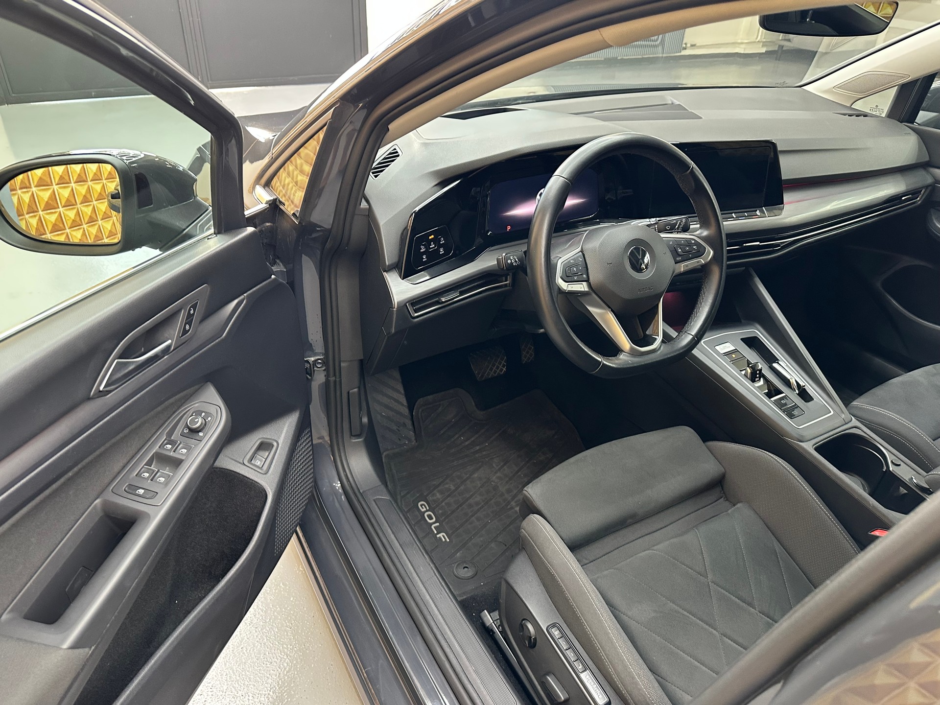 VW Golf 1.4 TSI PHEV Selection-image-6