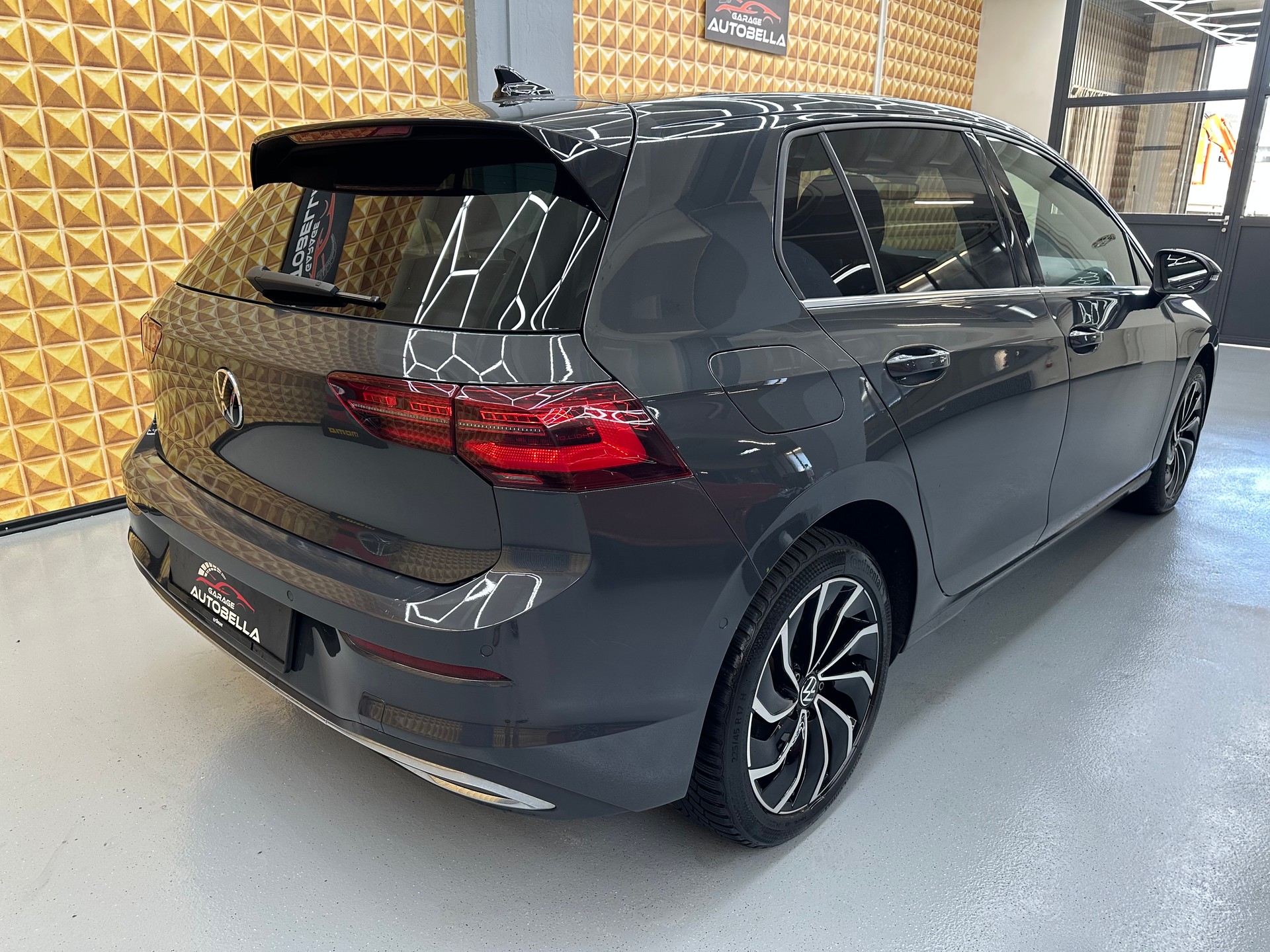 VW Golf 1.4 TSI PHEV Selection-image-3