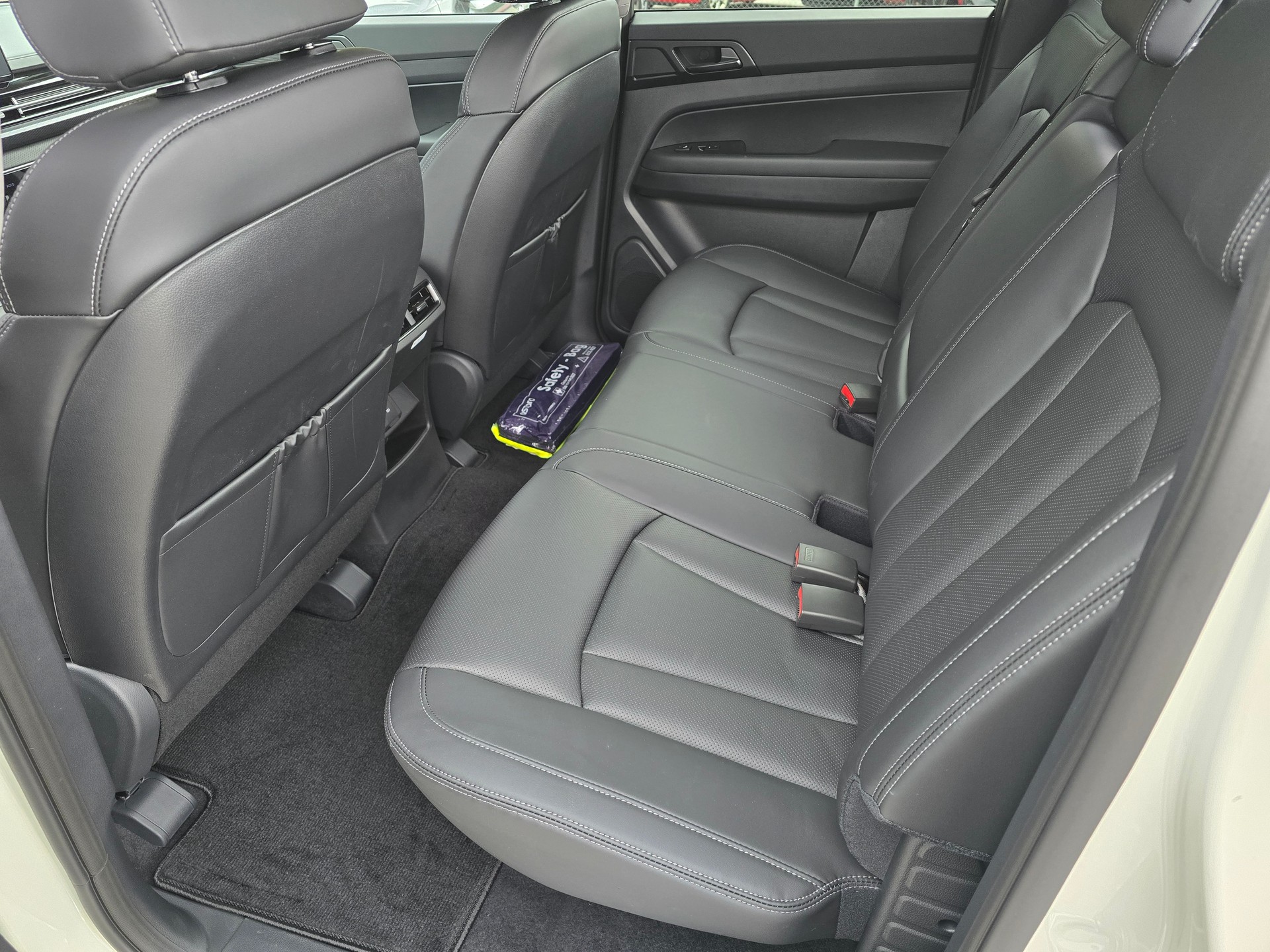 KGM-SsangYong Musso 2.2 Titanium 4WD A-image-3