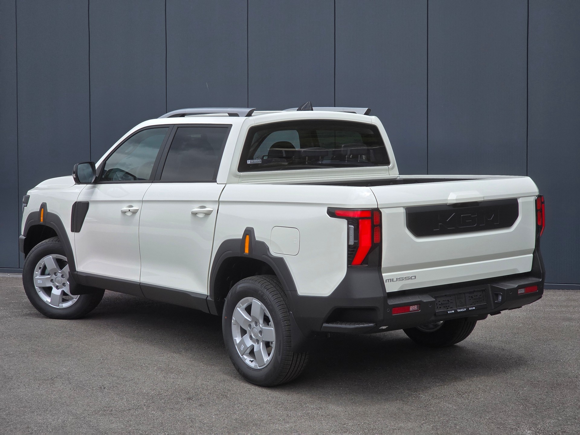 KGM-SsangYong Musso 2.2 Titanium 4WD A-image-1