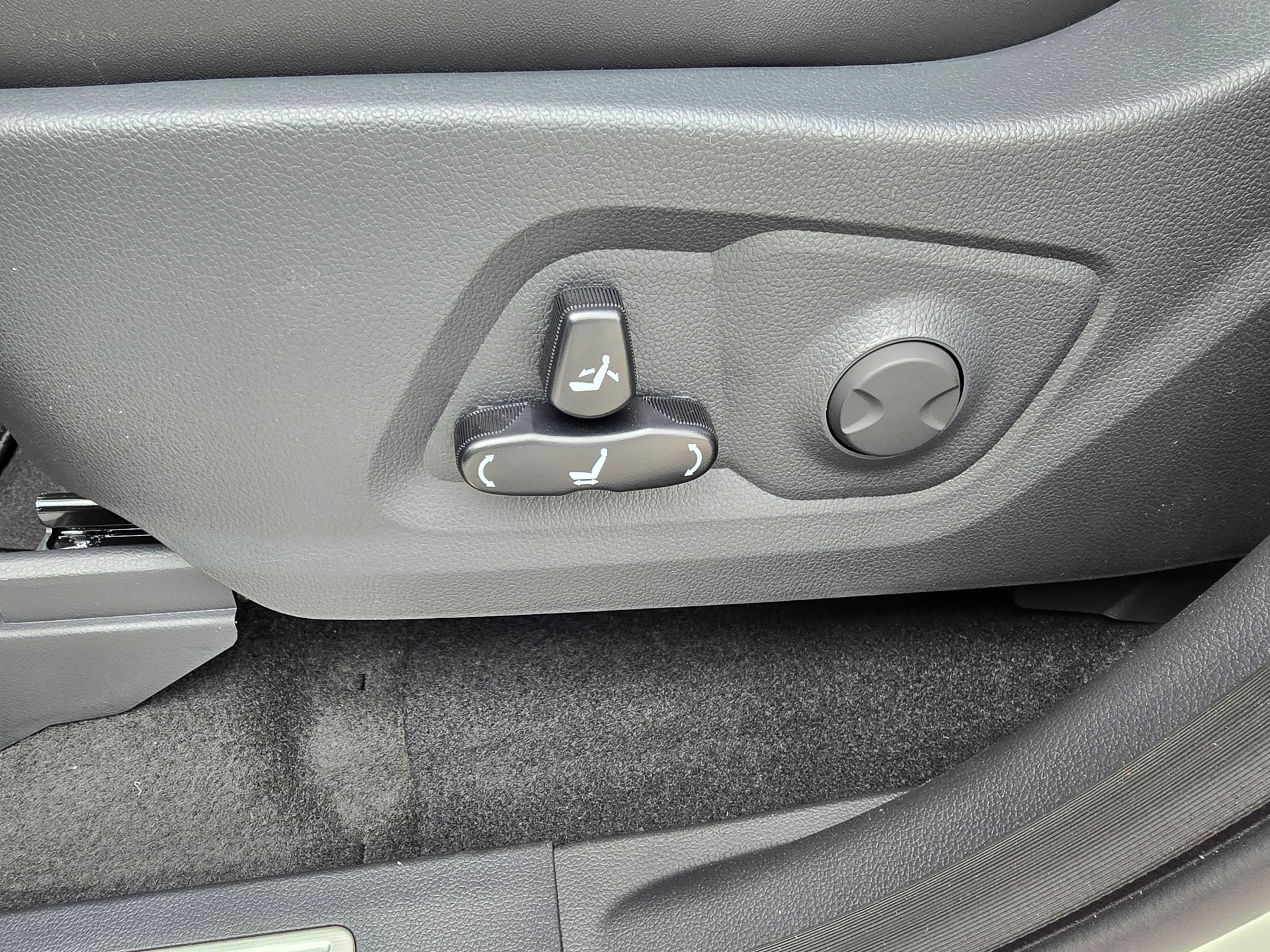 KGM-SsangYong Musso 2.2 Titanium 4WD A-image-13