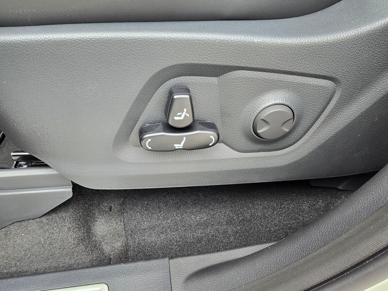 KGM Musso 2.2 Titanium 4WD A — photo 14
