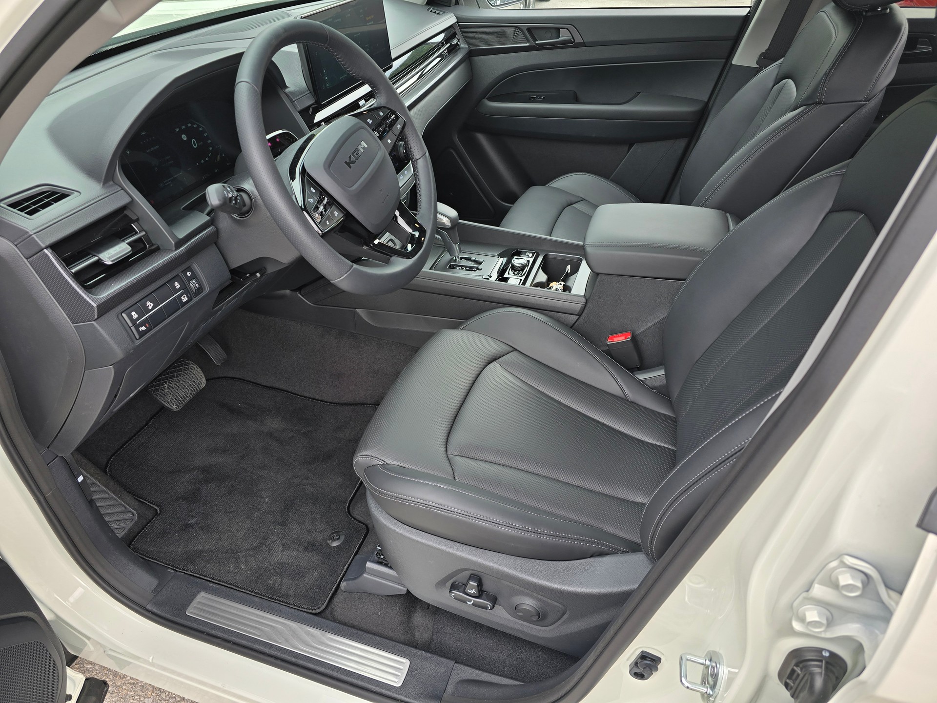 KGM-SsangYong Musso 2.2 Titanium 4WD A-image-2