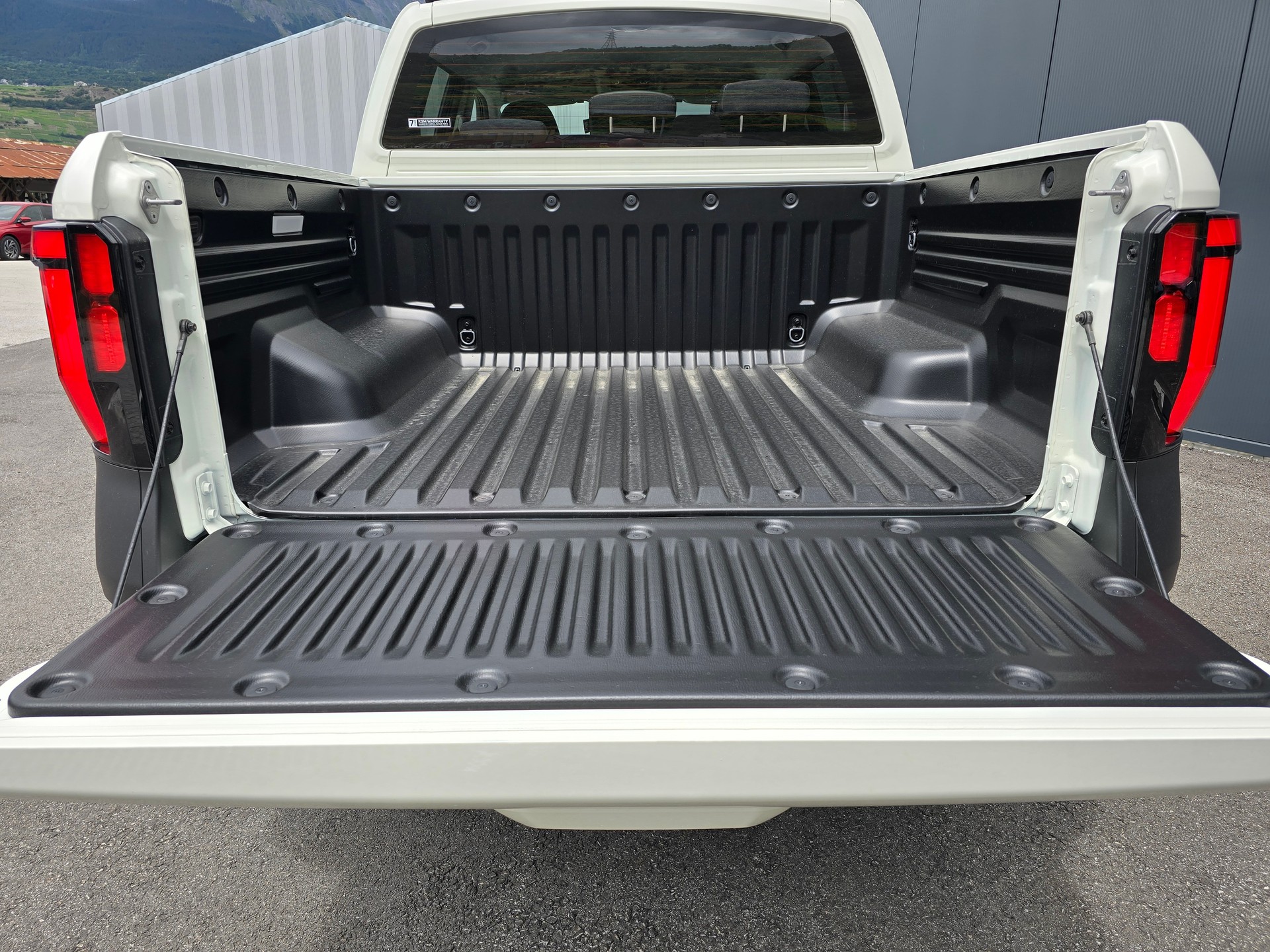 KGM-SsangYong Musso 2.2 Titanium 4WD A-image-10